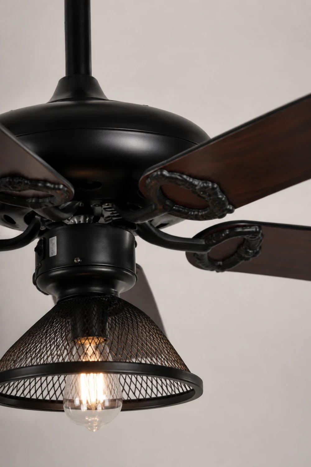 Alessio Industrial 5-Blatt Deckenventilator mit Beleuchtung, Schwarz, 4 Stil, ∅107CM - Lumpaz