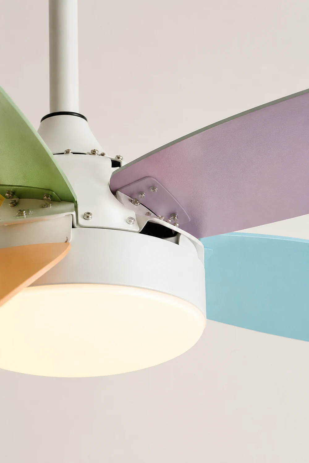 Morandi 5 Blätter Deckenventilator mit Beleuchtung, Metall & Holz, 2 Farben, ∅130CM - Lumpaz