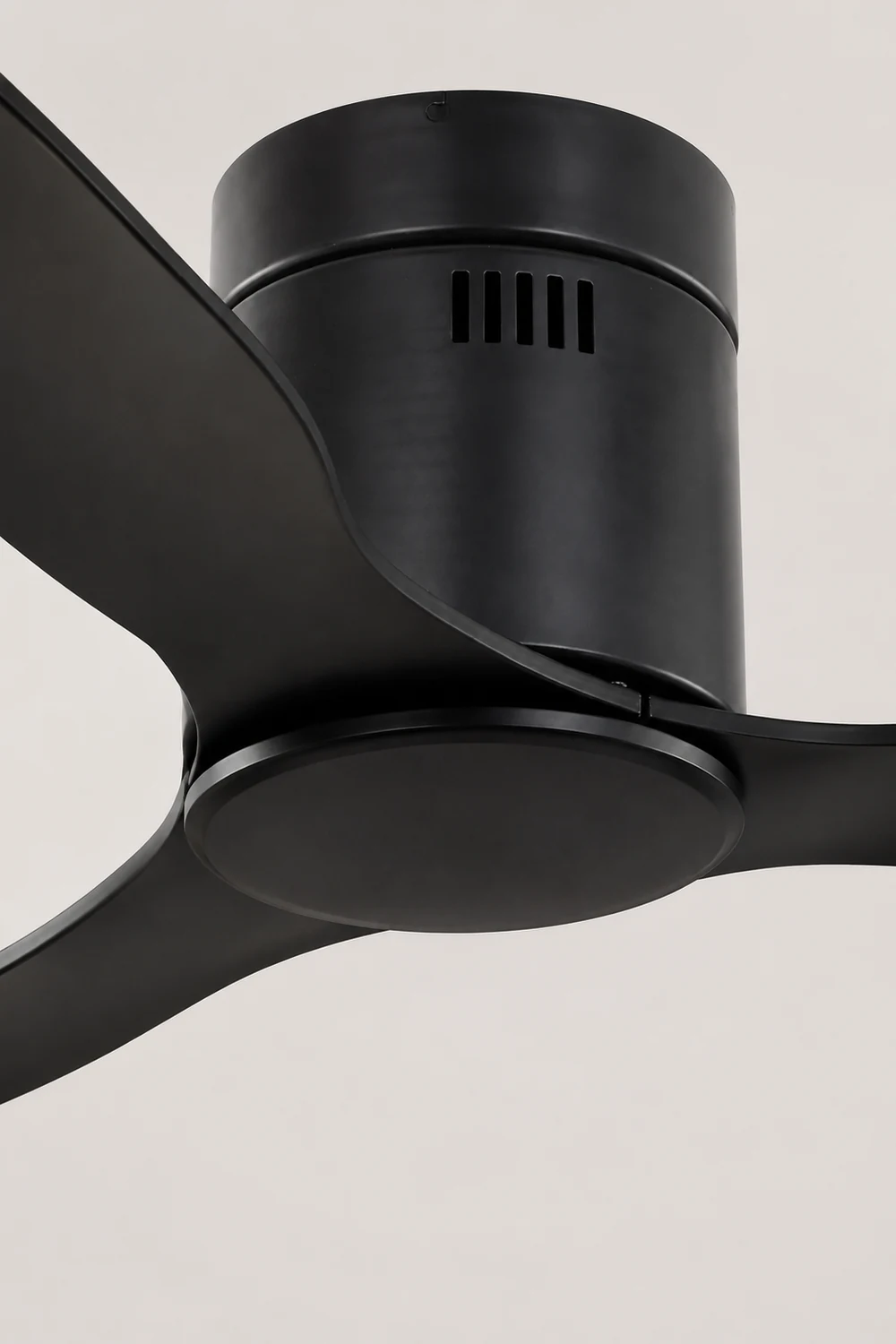 Walters Minimalistischer 3-Blätter Schwarzer Deckenventilator, Metall & ABS, ∅132CM - Lumpaz