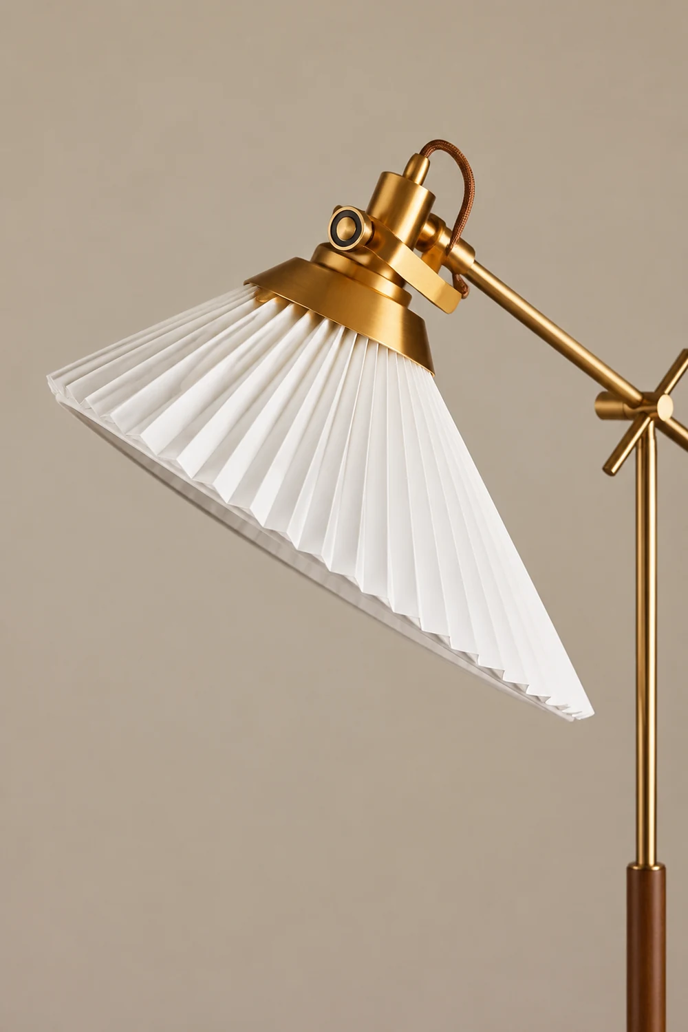 Ozawa Plissiert Stehleuchte, Metall & Holz, 196CM Lang - Lumpaz