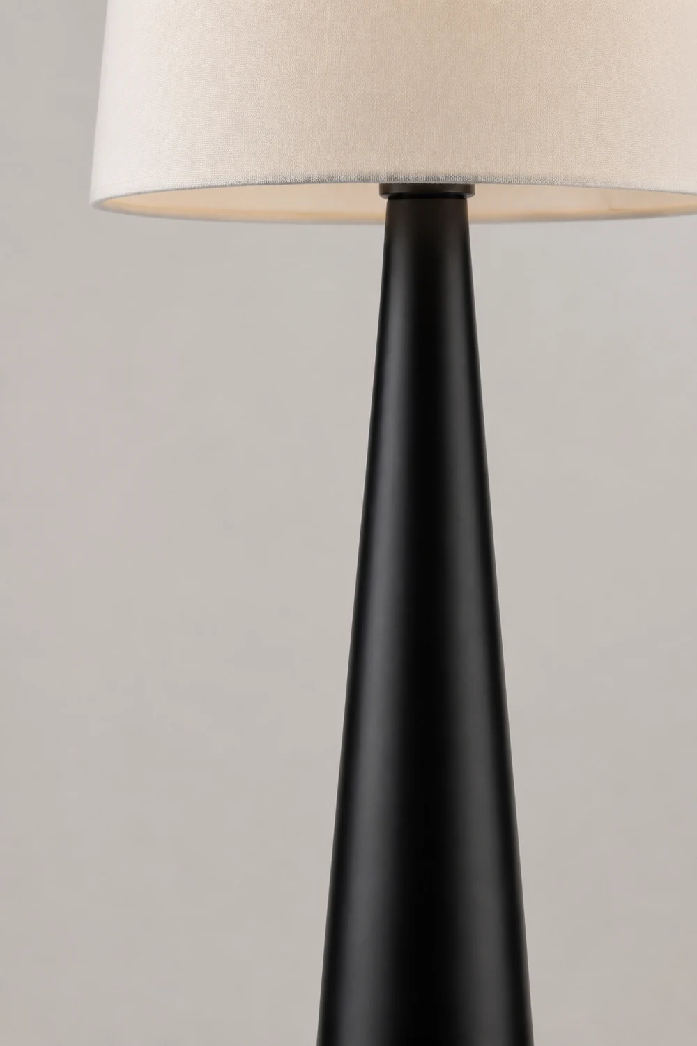Eryn Kegelförmige Stehleuchte, Metall, 180CM Lang - Lumpaz
