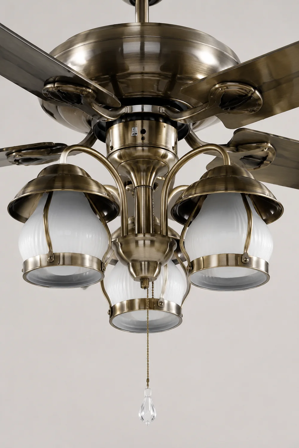 Alessio 4 Blätter Deckenventilator mit Beleuchtung, ∅130CM - Lumpaz