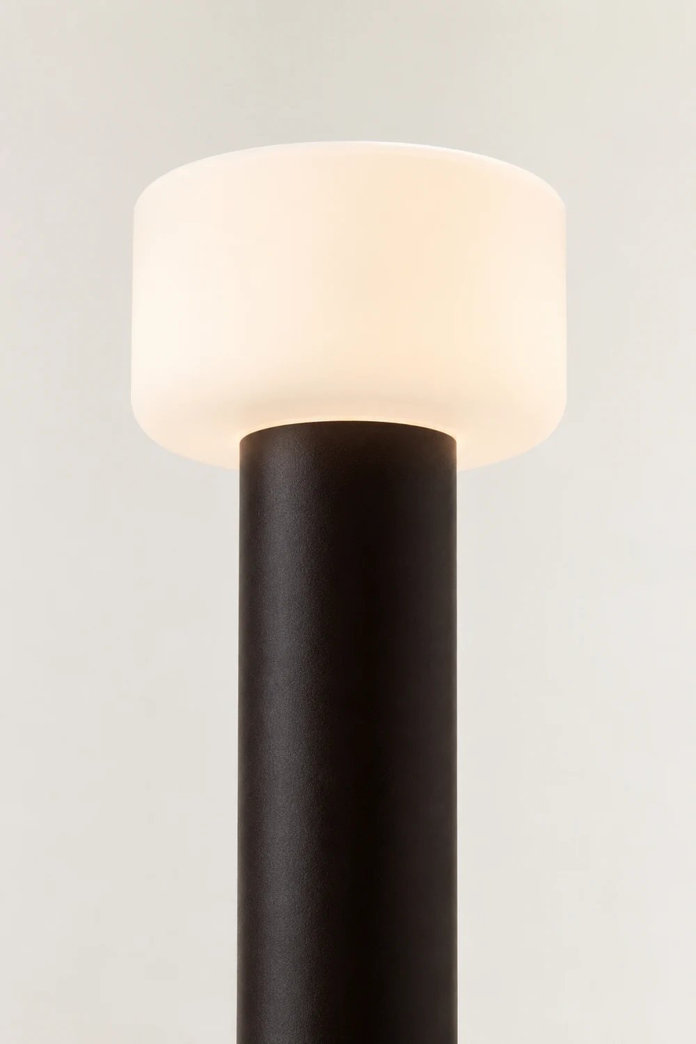Avi Minimalist Stehleuchte, 4 Farben, 150CM Lang - Lumpaz