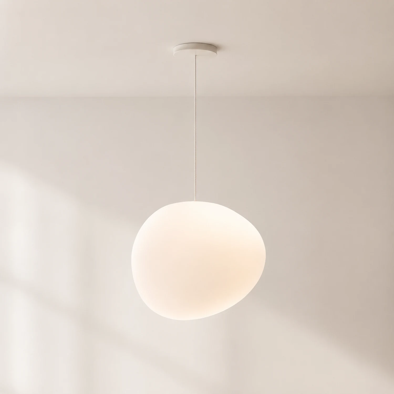 Hailie Pendelleuchte aus Glas in Eiform - Lumpaz