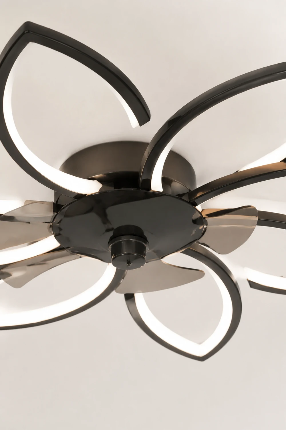 Hana Deckenventilator mit Beleuchtung Blume, 3 Farben, ∅65/68/79/90CM - Lumpaz