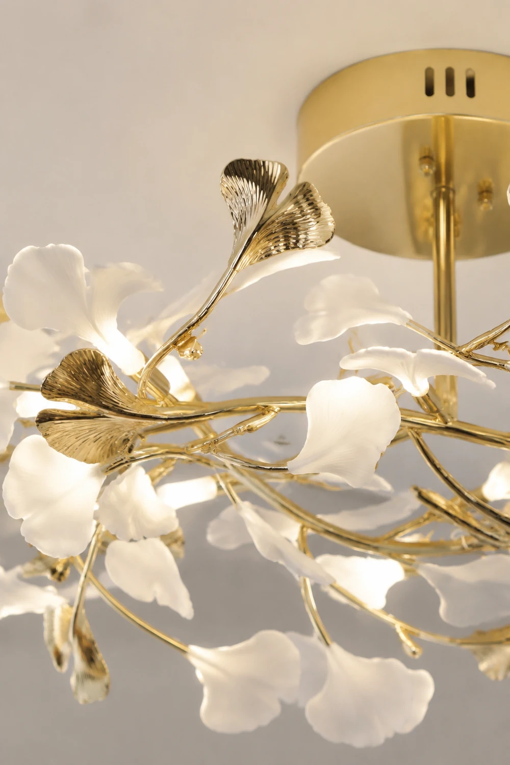 Ophelia Flush Mount Deckenleuchte, 36/47/48/56/60/76 Blätter, Keramik & Metall - Lumpaz