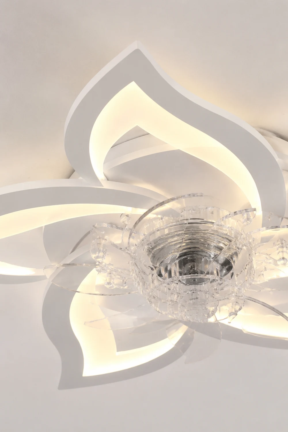Hana Deckenventilator mit Beleuchtung Blume, 2 Farben, ∅65CM - Lumpaz