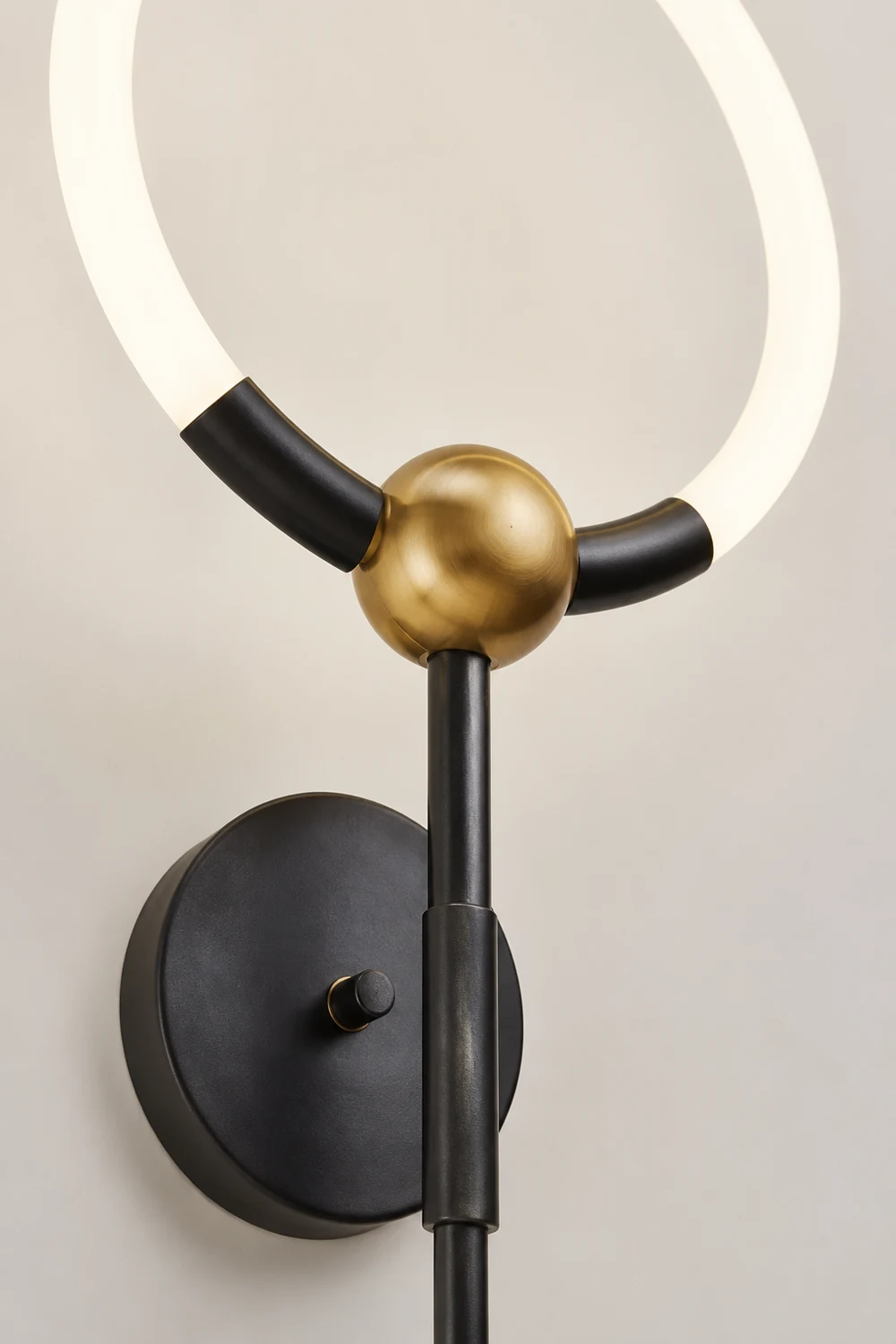Arisha Ring Eitelkeit Wandleuchte, 2 Farben - Lumpaz