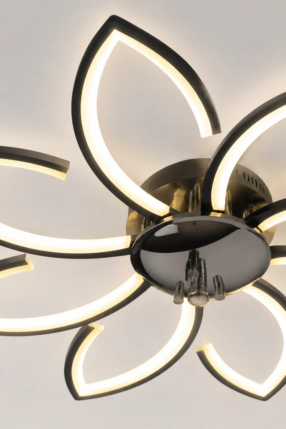 Hana Deckenventilator mit Beleuchtung Blume, 3 Farben, ∅65/68/79/90CM - Lumpaz