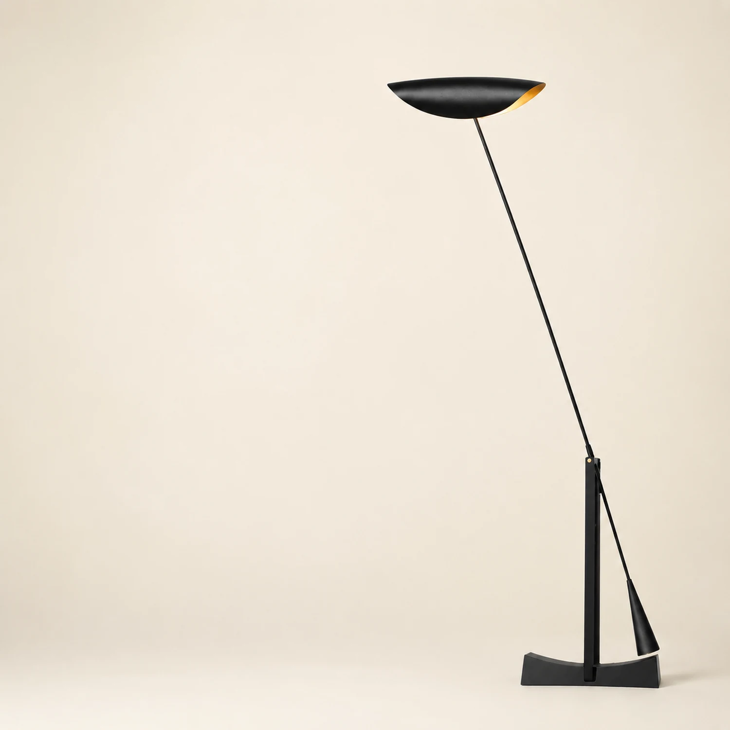 Carins Lineare Schwarze & Goldene Stehleuchte, 150CM Lang - Lumpaz