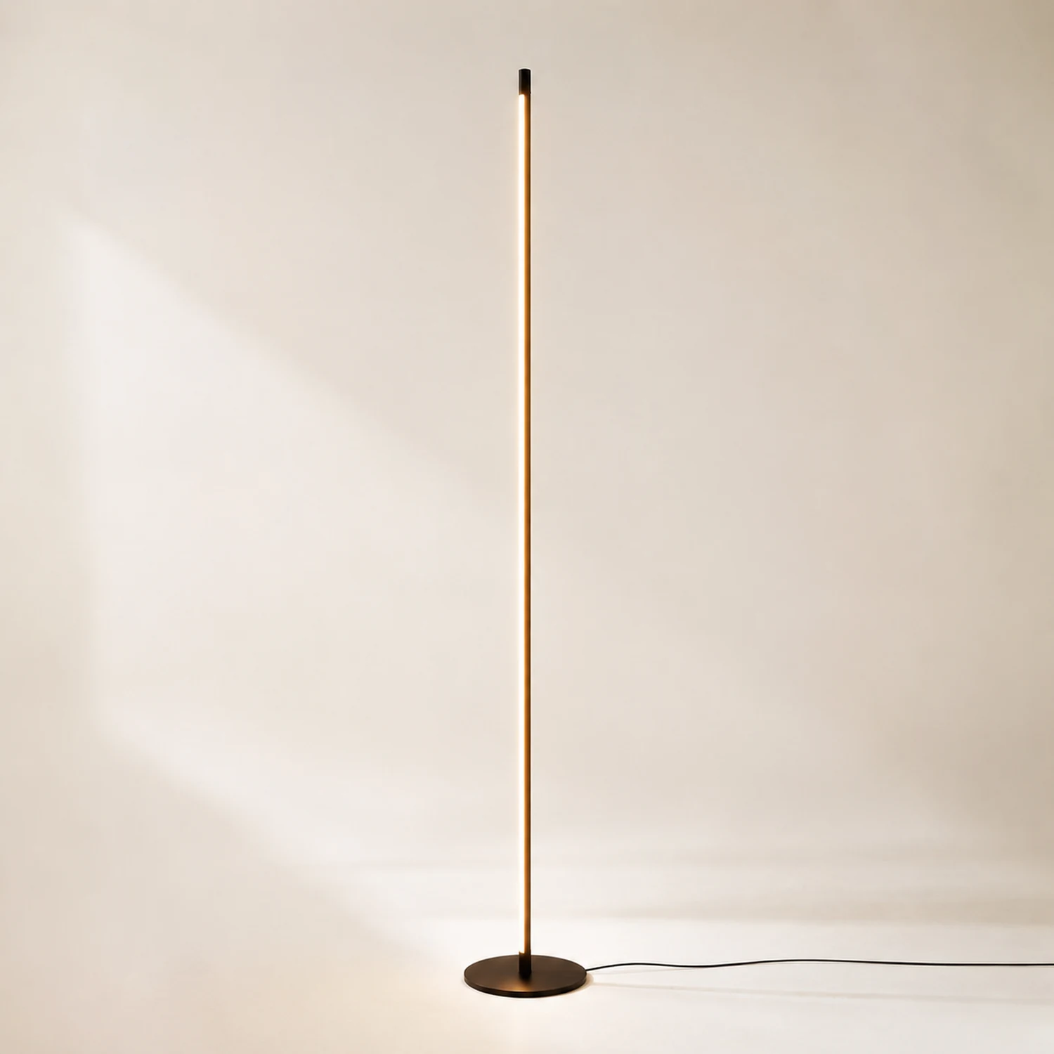 Edge Lineare Stehlampe, 3 Farben, 150CM Lang - Lumpaz