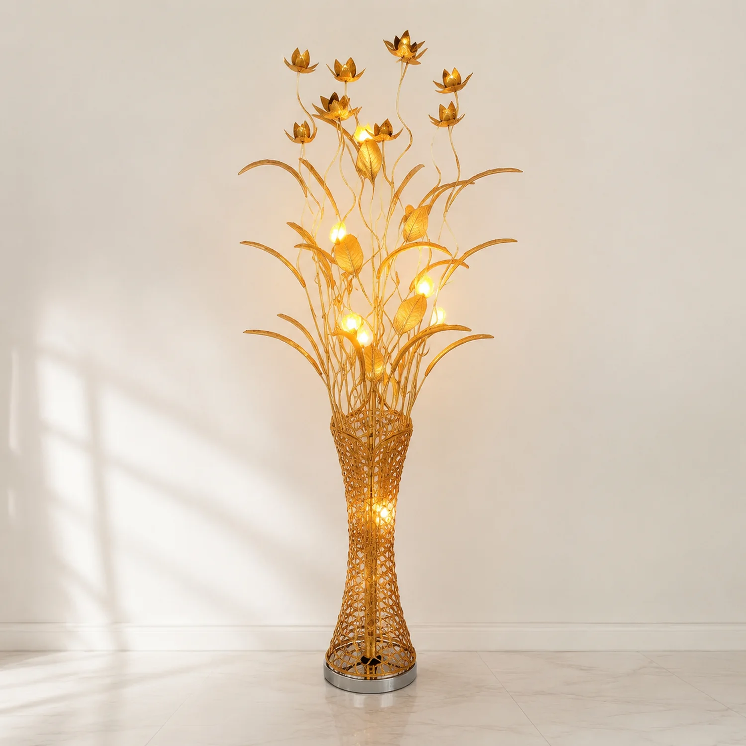 Bella Blumenvase Goldene Stehlampe, 150CM Lang - Lumpaz