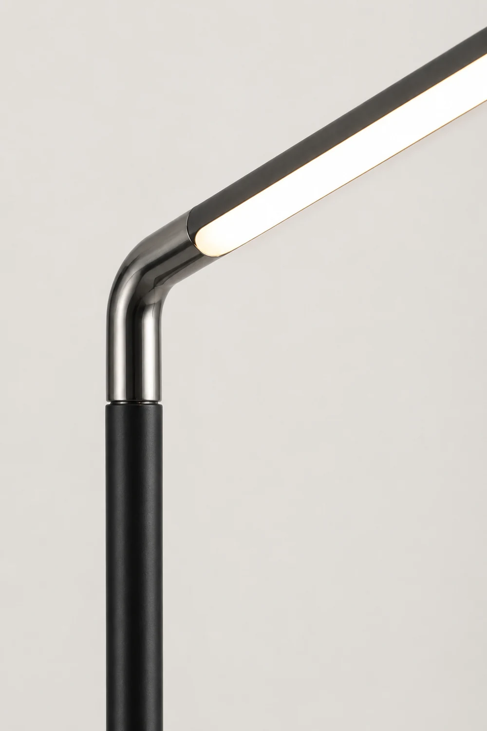 Edge Lineare Stehleuchte, Metall, 150CM Lang - Lumpaz