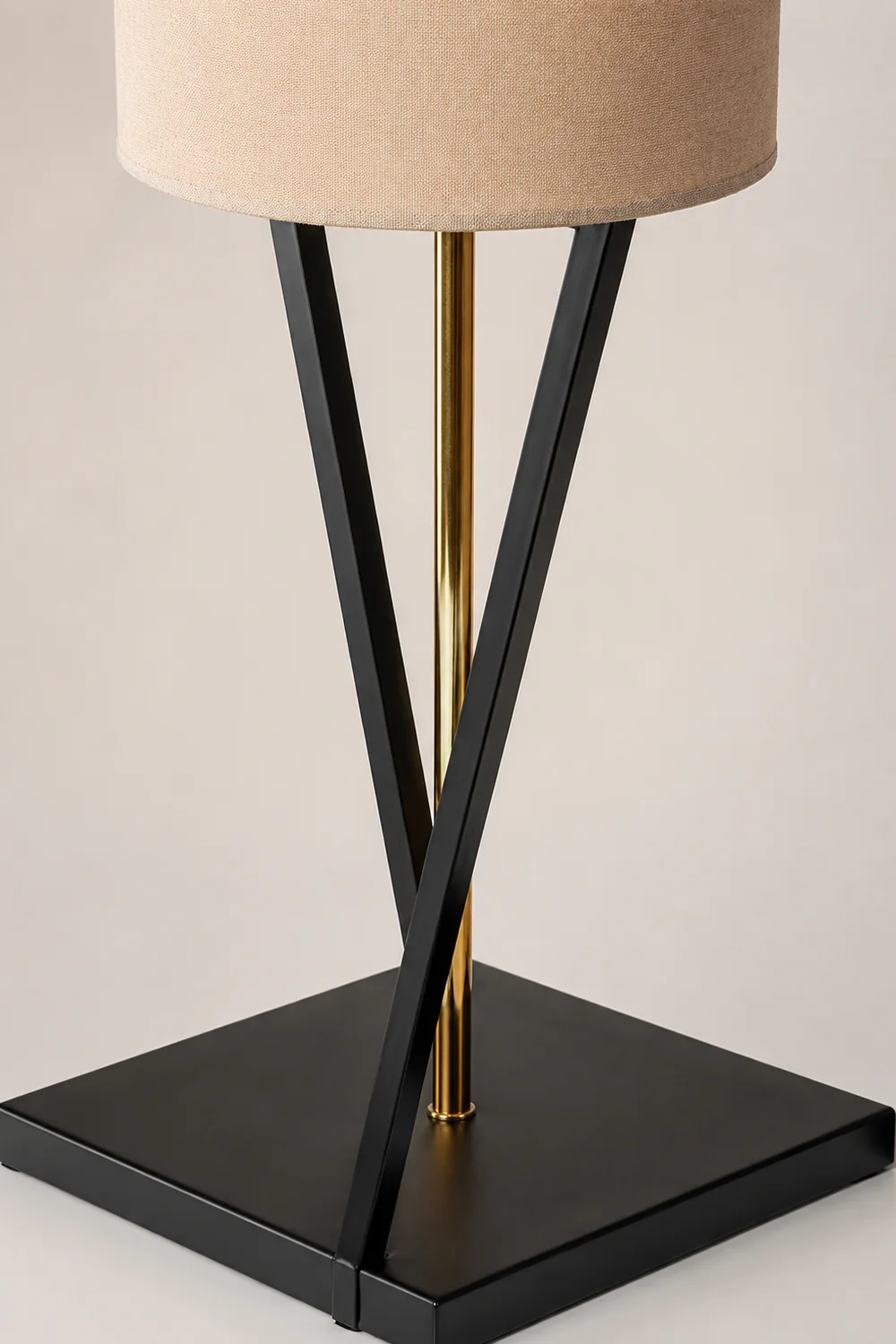 Eryn Stativ-Stehleuchte mit 8 Farben, Metall & Stoff, 157CM Lang - Lumpaz