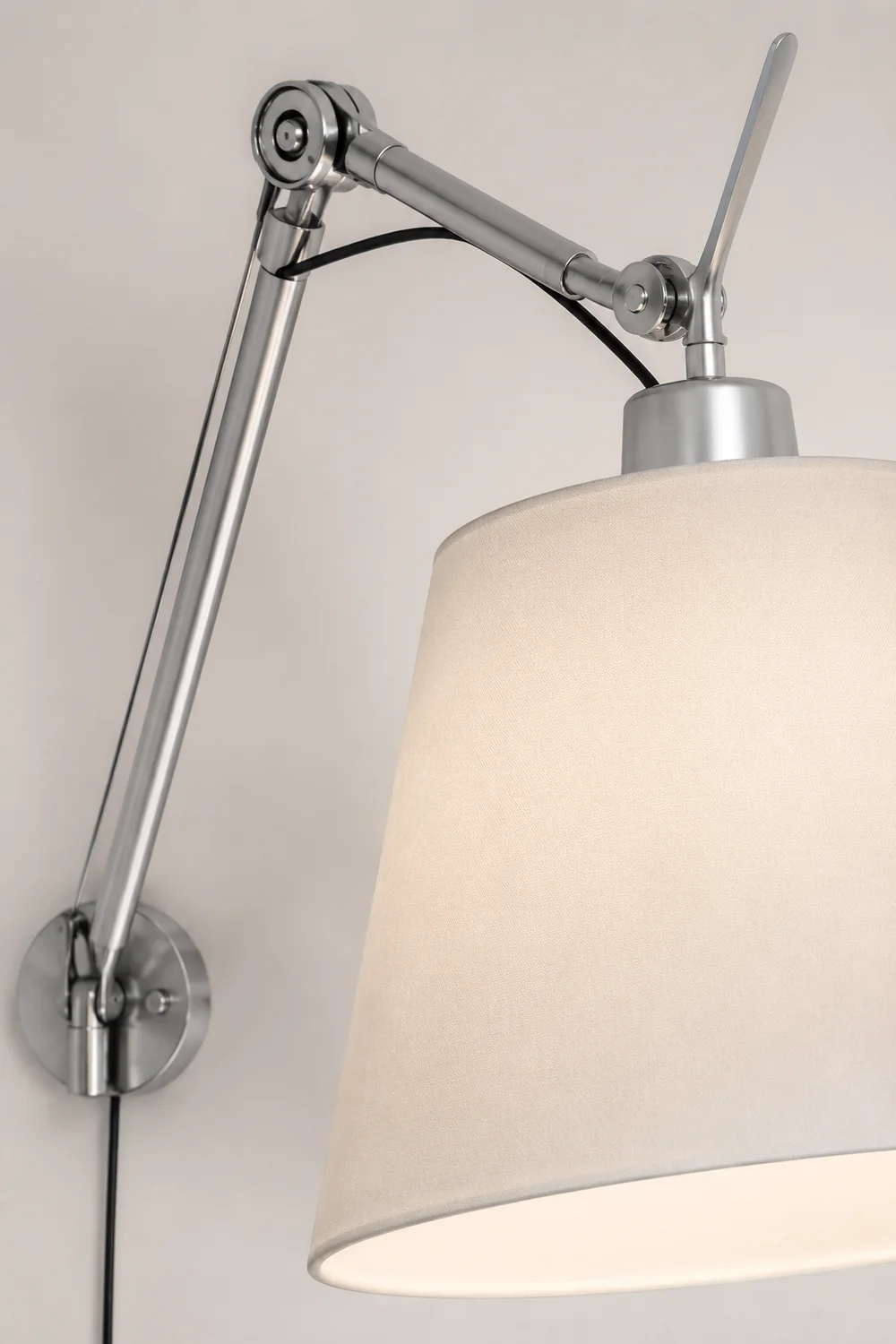 Brady Silberne Verstellbare Wandleuchte, Metall & Textil - Lumpaz