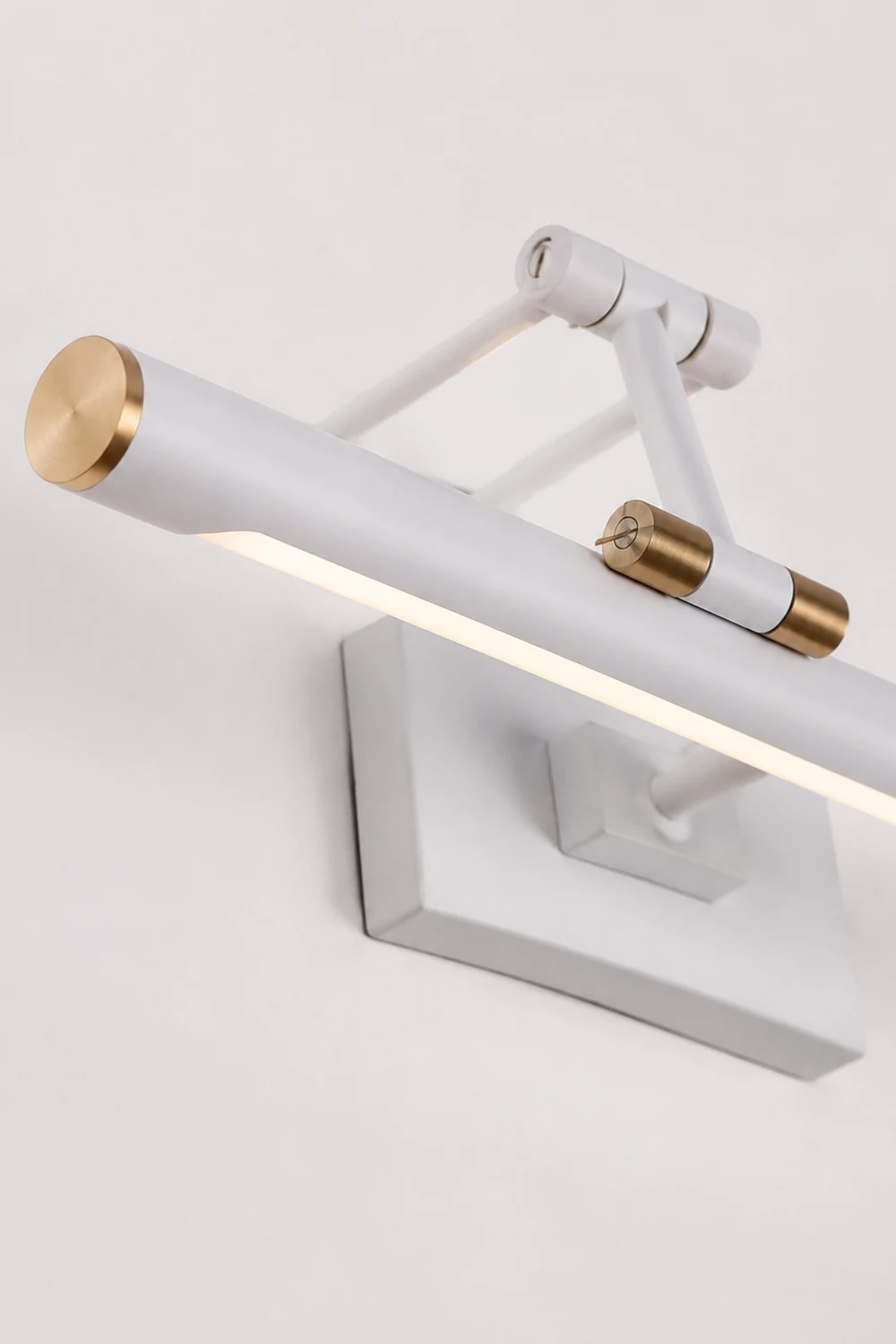 Edge Verstellbare Spiegelfront Waschtisch-Wandleuchte, 2 Farben, Metall, 43/58/74CM Lang - Lumpaz
