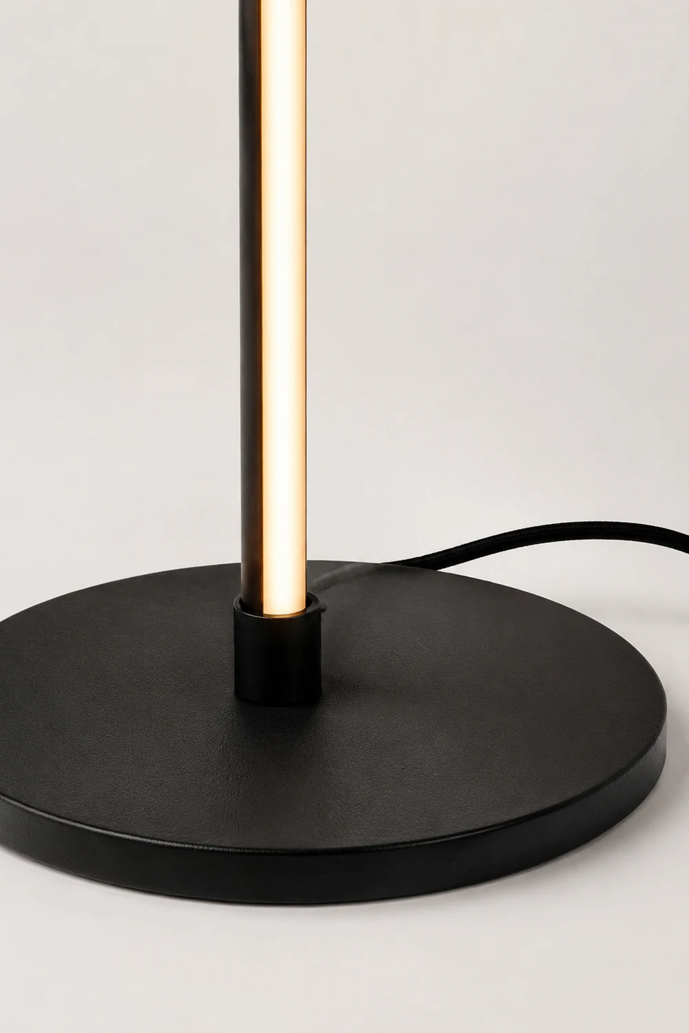Edge Lineare Stehlampe, 3 Farben, 150CM Lang - Lumpaz