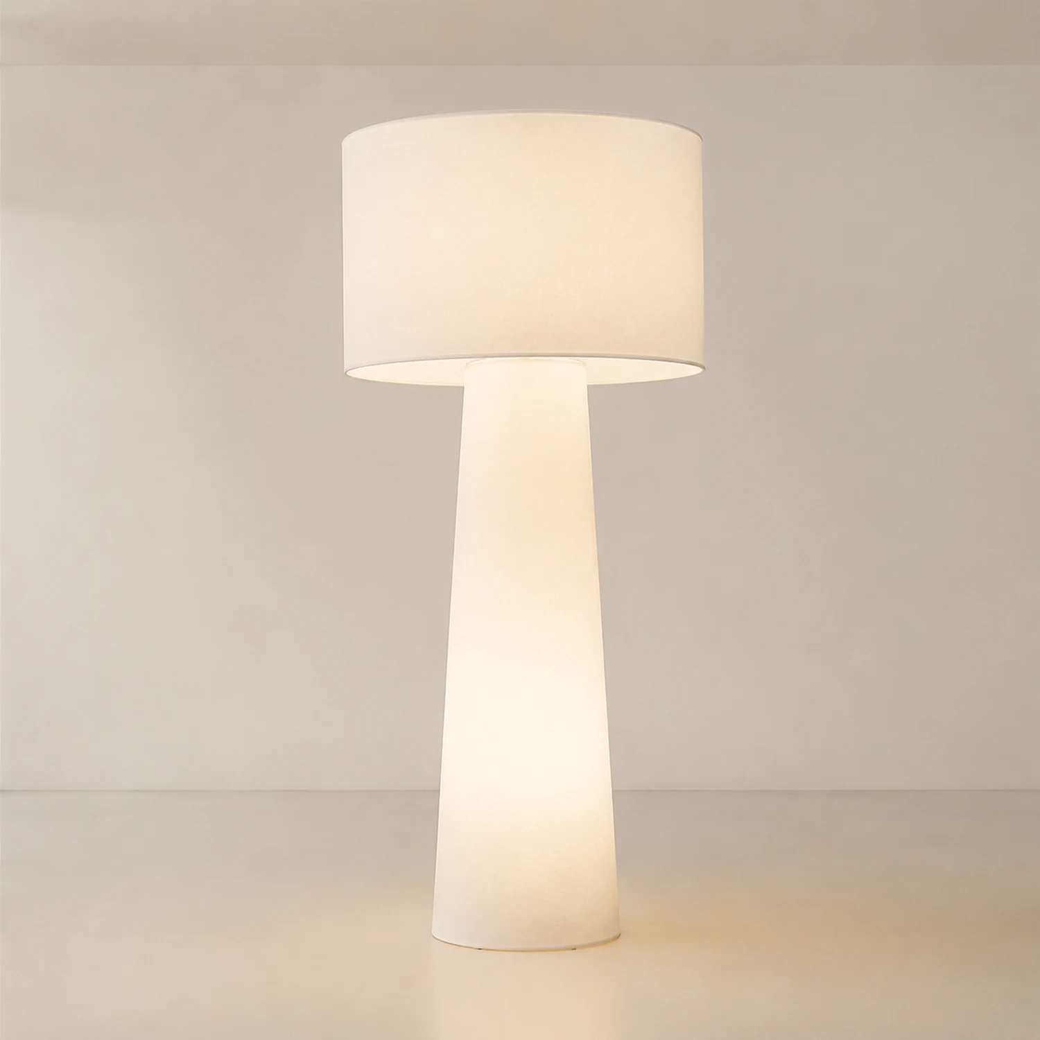 Eryn Zylinderförmige Stehleuchte, Metall & Stoff, 90/120CM Lang - Lumpaz