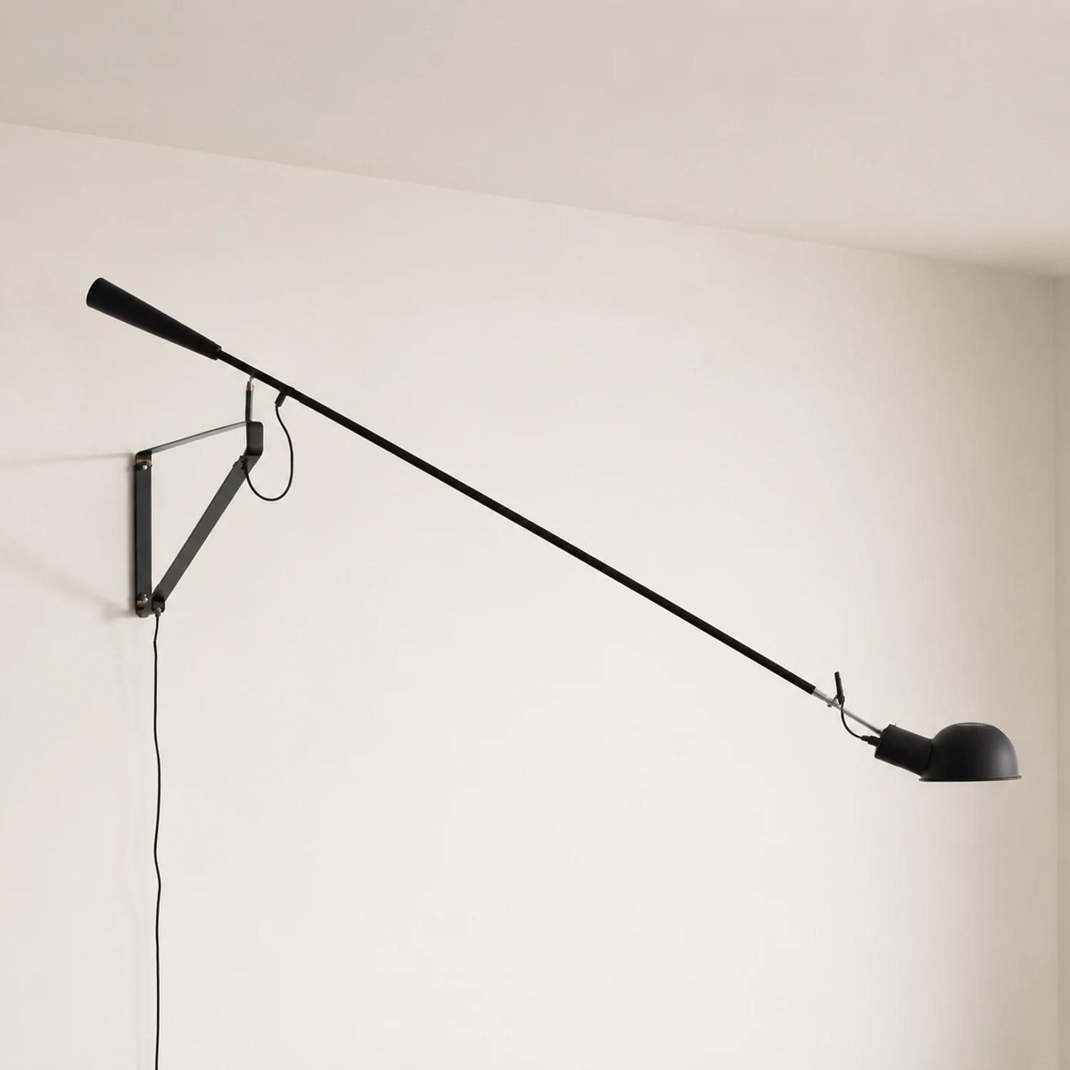 Brady Lange Schwenkarm-Wandleuchte, 2 Farben 130CM Lang - Lumpaz