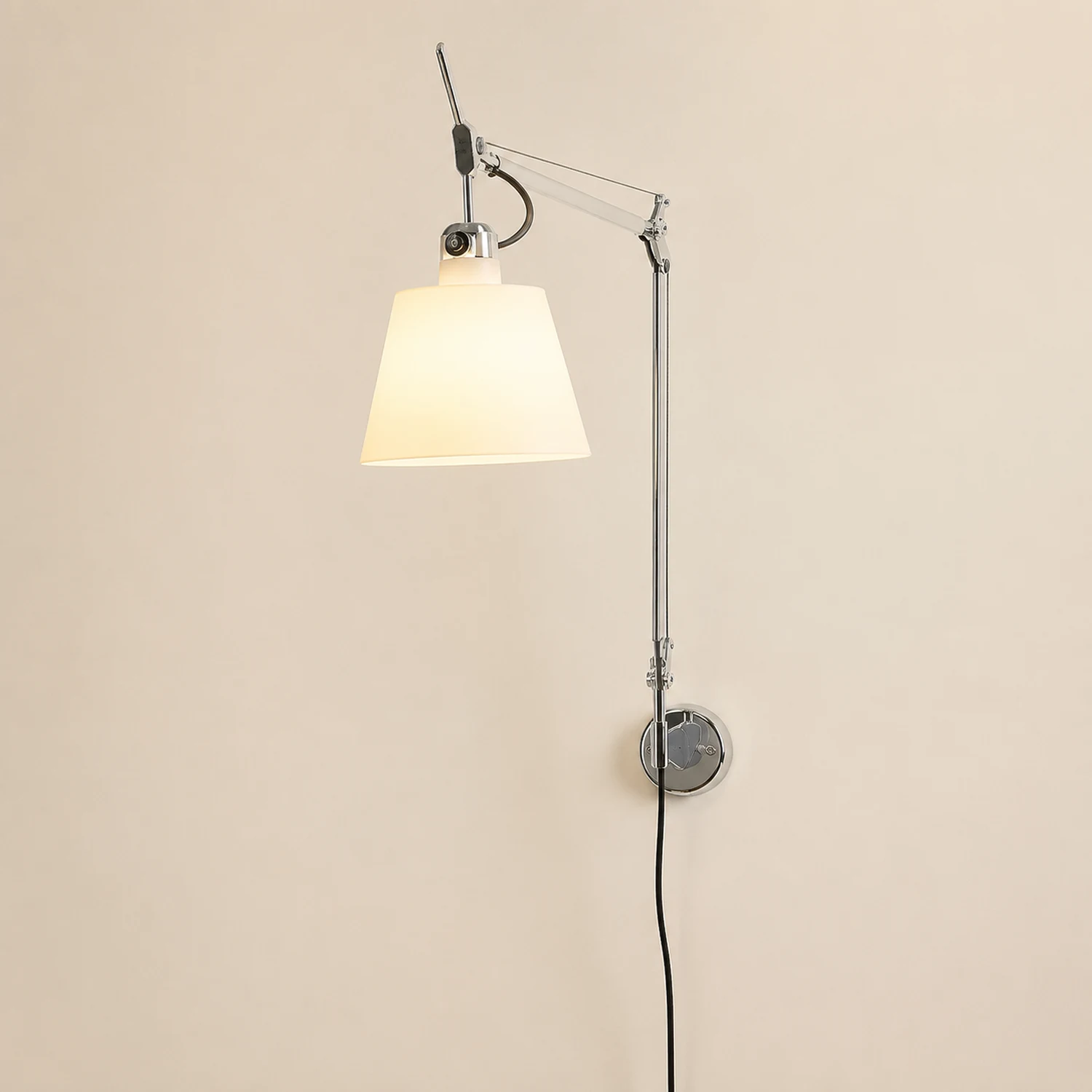 Brady Silberne Verstellbare Wandleuchte, Metall & Textil - Lumpaz
