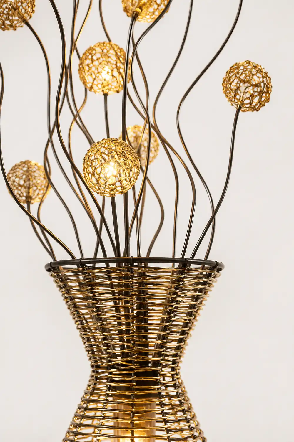 Bella Blumenvase Goldene Stehlampe, 160CM Lang - Lumpaz