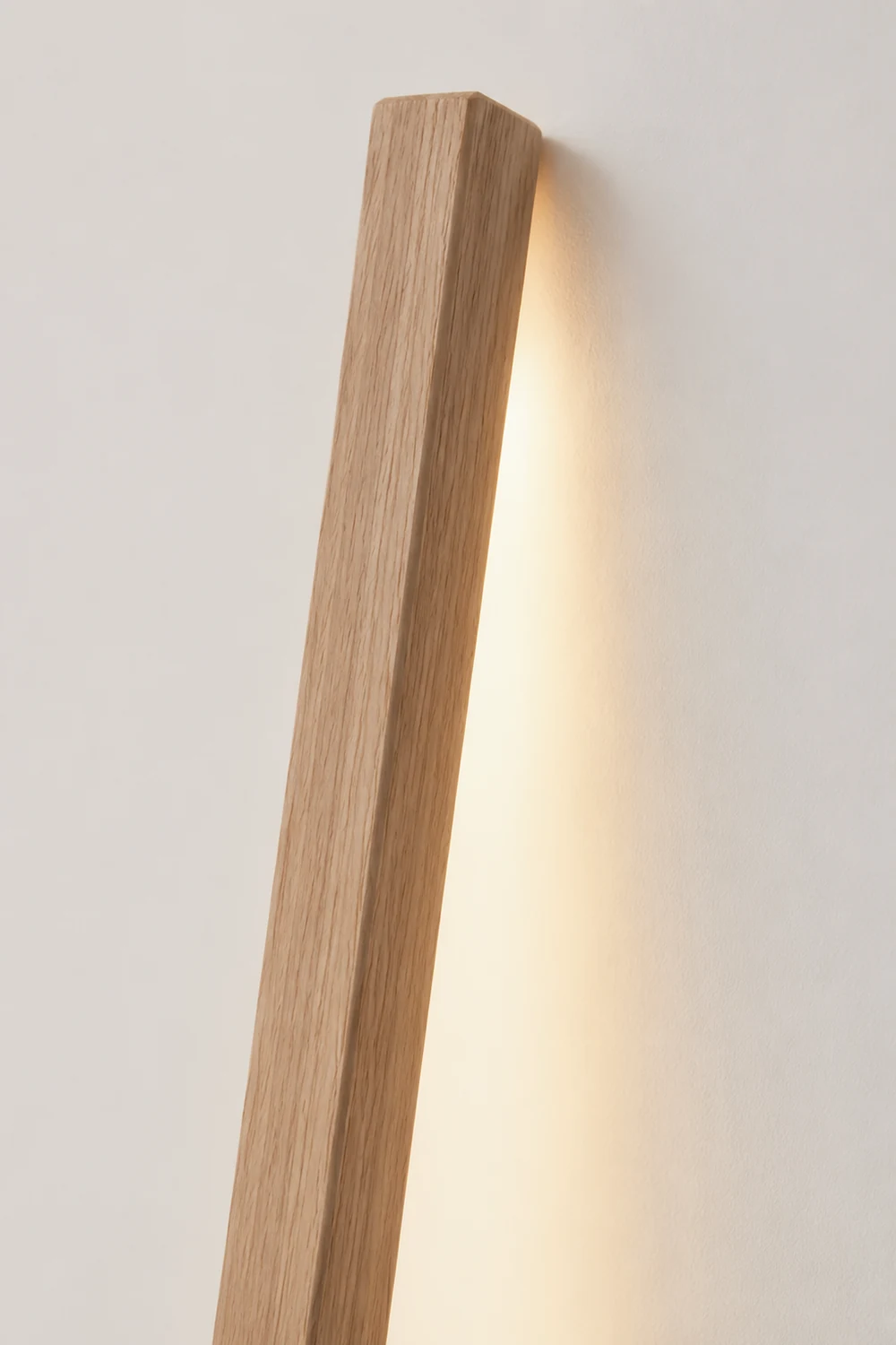 Ozawa Lineare Stehlampe, Holz, 2 Farben - Lumpaz