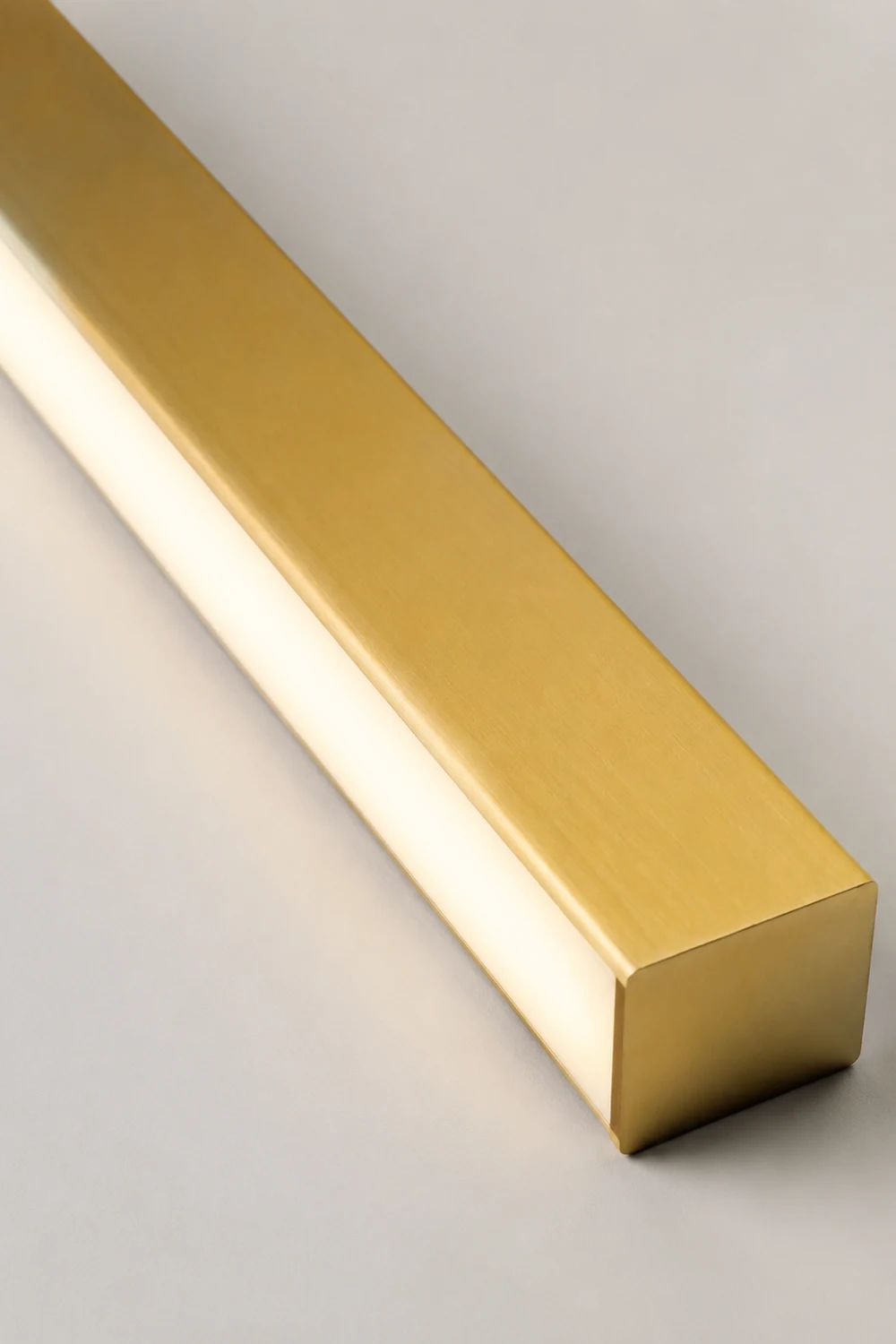 Edge Lineare Stehlampe, Aluminium, 2 Farben, 100/120CM Lang - Lumpaz