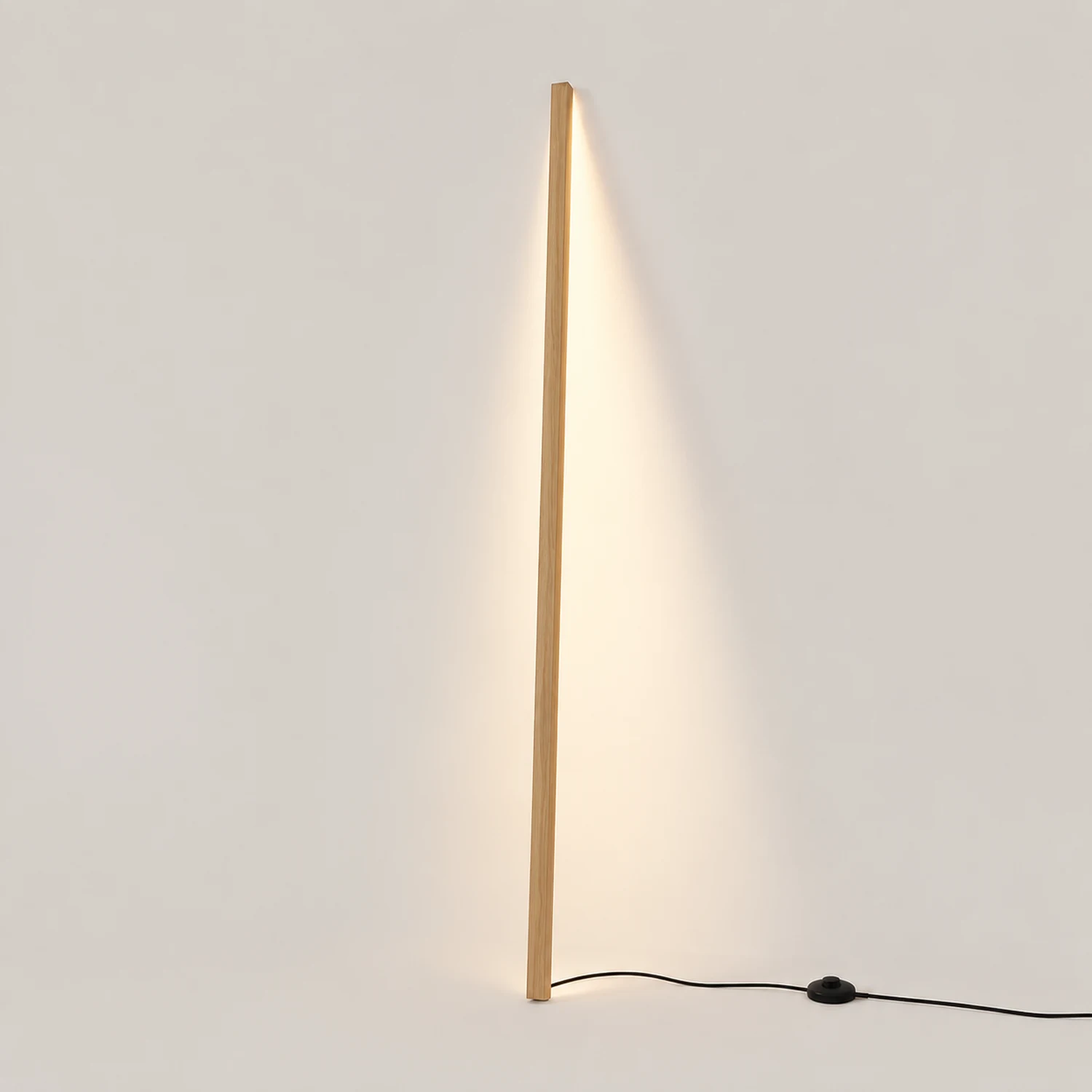 Ozawa Lineare Stehlampe, Holz, 2 Farben - Lumpaz