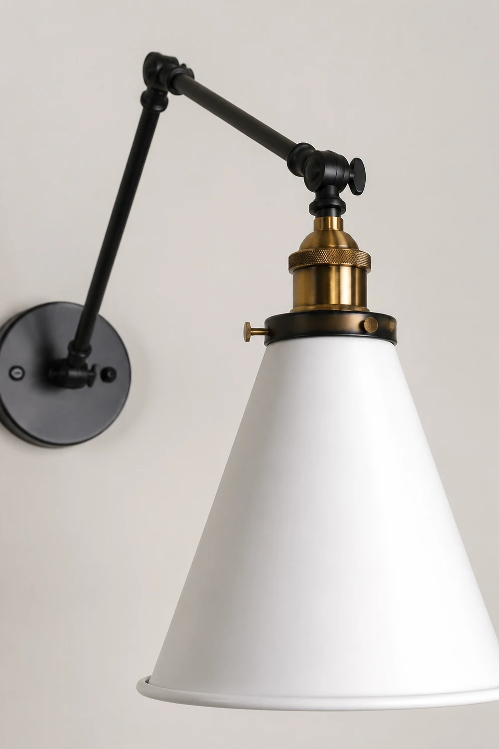 Brady Konische, verstellbare Wandleuchte, Metall - Lumpaz
