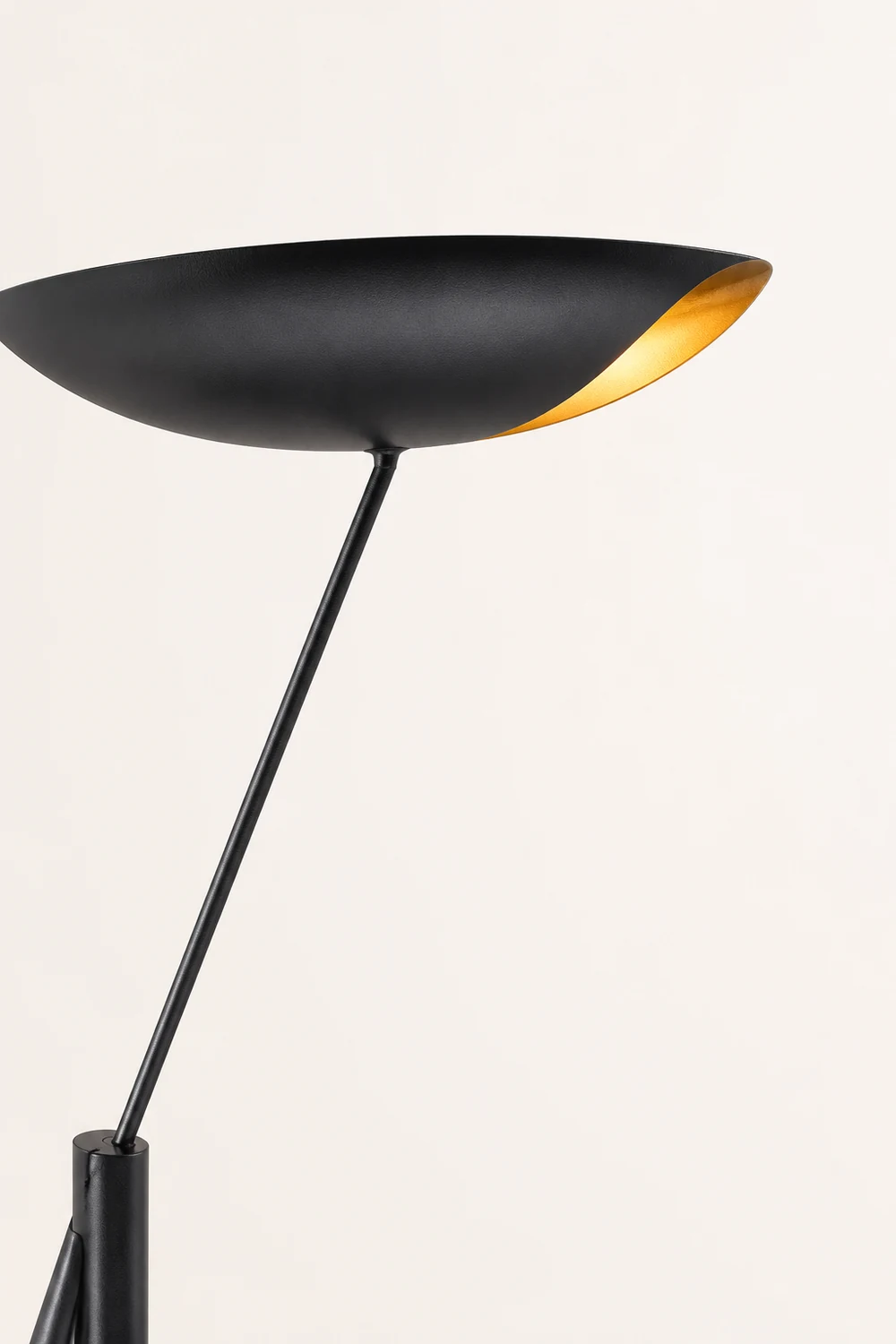 Carins Lineare Schwarze & Goldene Stehleuchte, 150CM Lang - Lumpaz