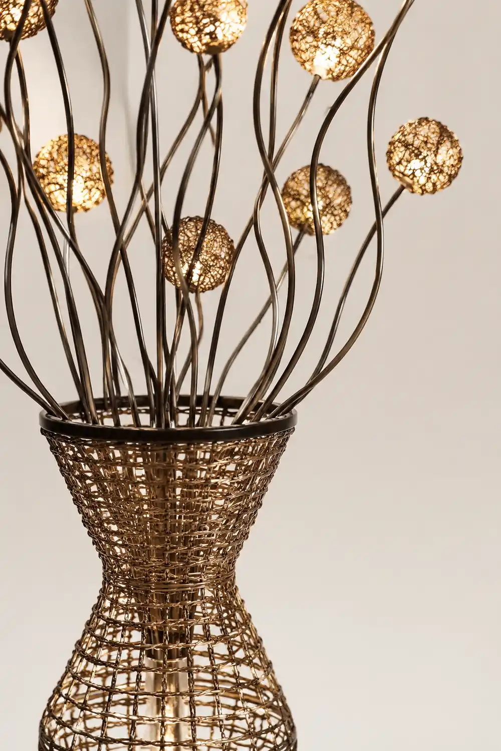 Bella Blumenvase Goldene Stehlampe, 160CM Lang - Lumpaz