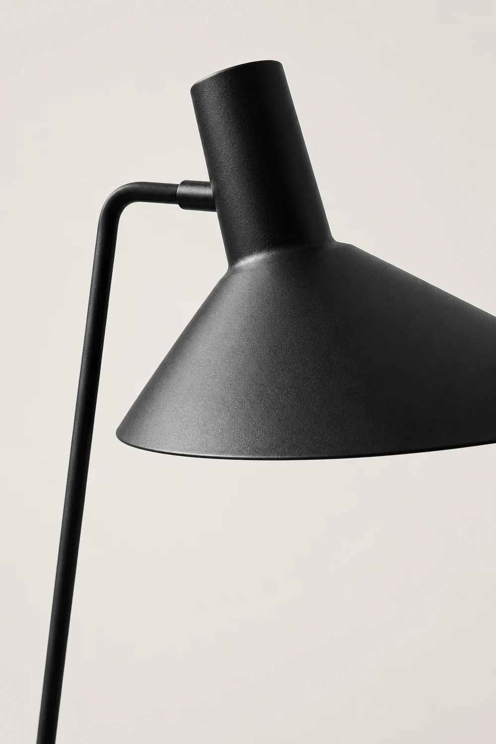 Salgado Geometrische Schwarze Stativ-Stehleuchte, 130CM Lang - Lumpaz