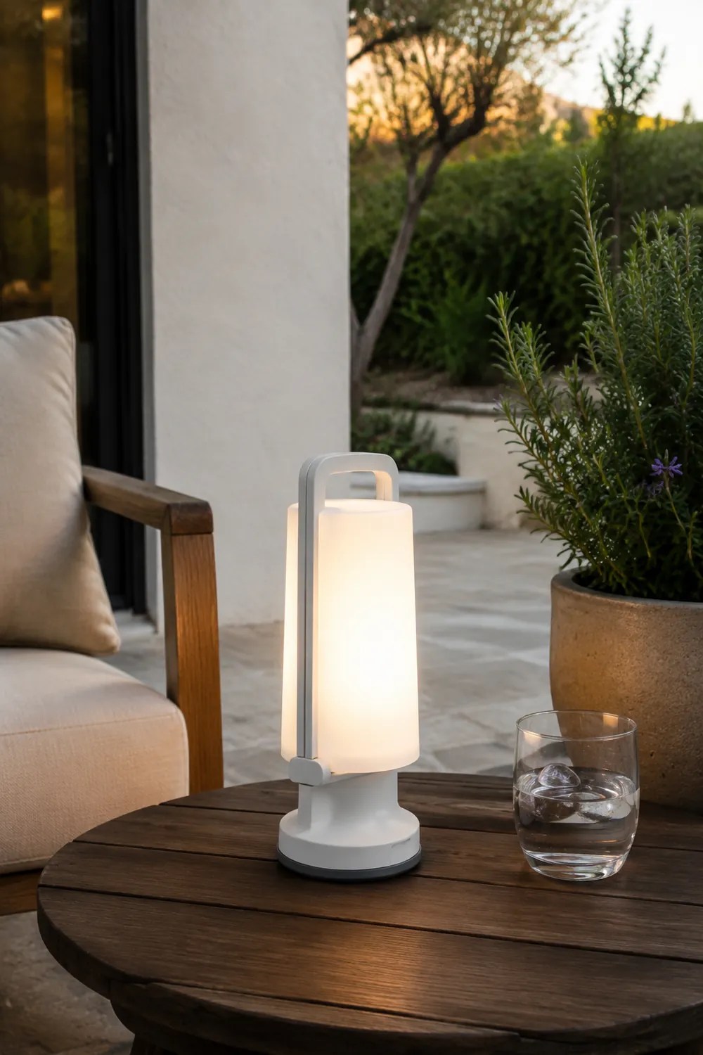 Orr Solar & USB Wiederaufladbar Außen-Tischlampe, 4 Farben, 28CM Lang - Lumpaz