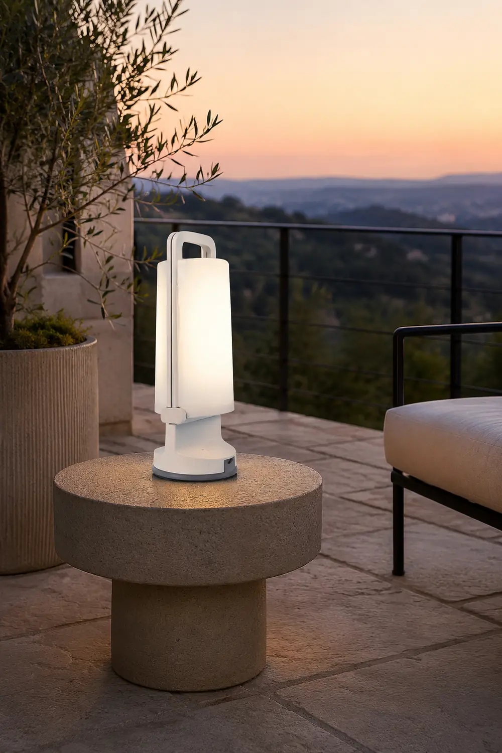 Orr Solar & USB Wiederaufladbar Außen-Tischlampe, 4 Farben, 28CM Lang - Lumpaz