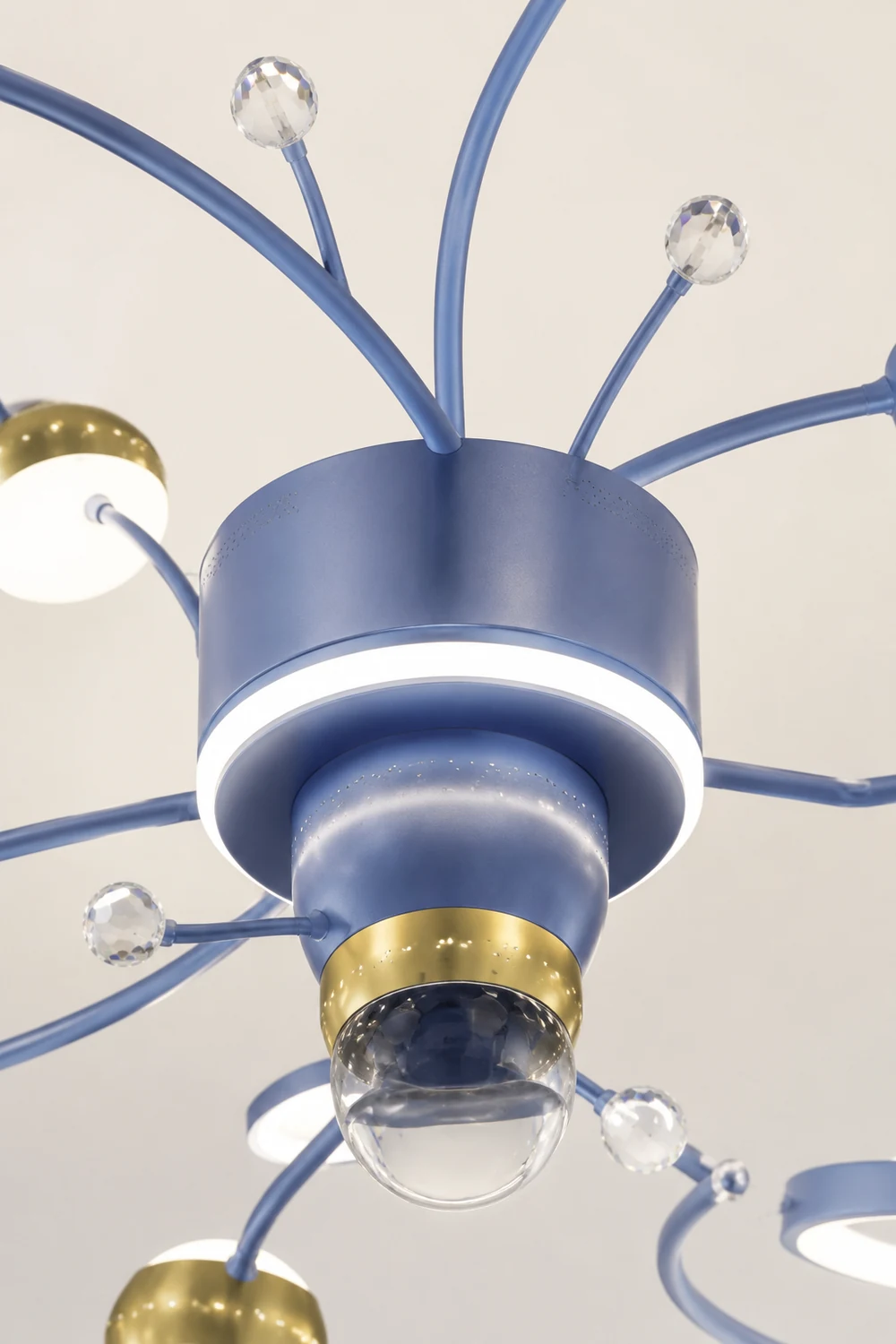 Madina Deckenventilator mit Beleuchtung Blau & Schwarz, 6/8/10-flammig, ∅80/120CM - Lumpaz