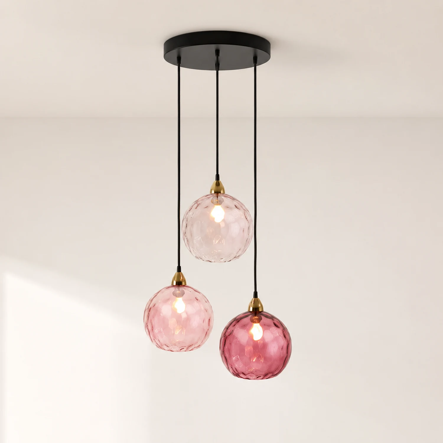 Hailie Pendelleuchte aus buntem Glas, 3 flammig, Rosa - Lumpaz