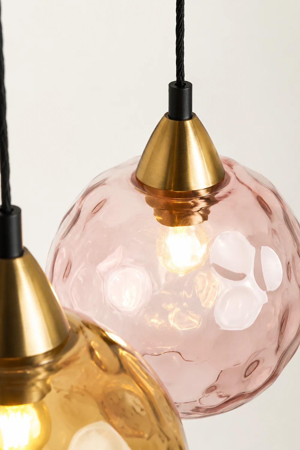 Hailie Pendelleuchte aus buntem Glas, 3 flammig, Rosa - Lumpaz