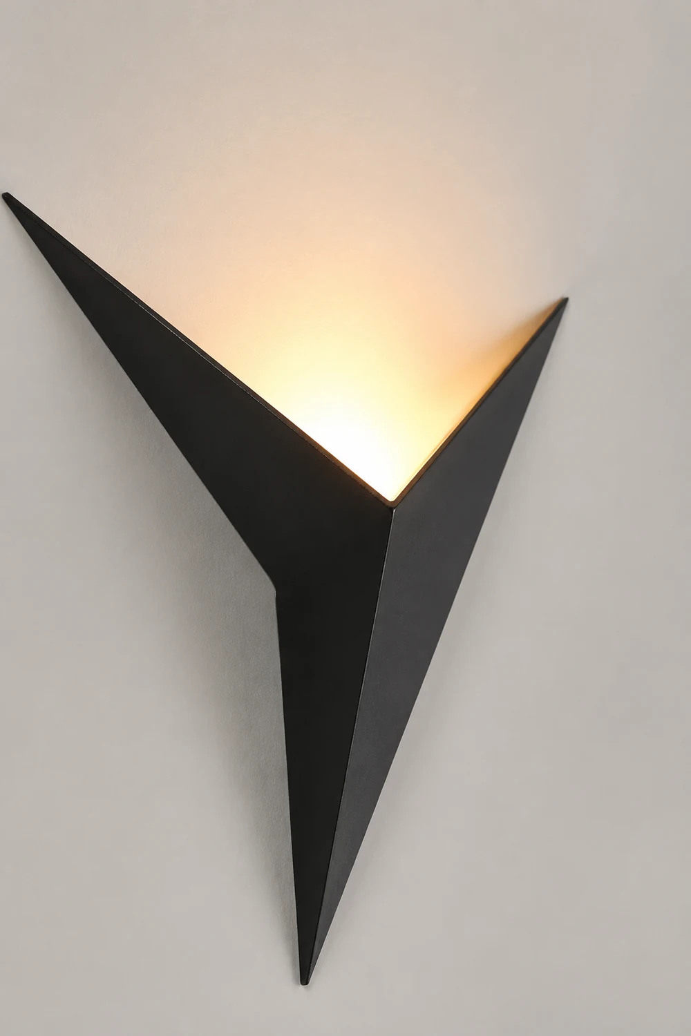 Moderne Minimalistische dreieckige LED-Wandleuchte, Weiß - Lumpaz