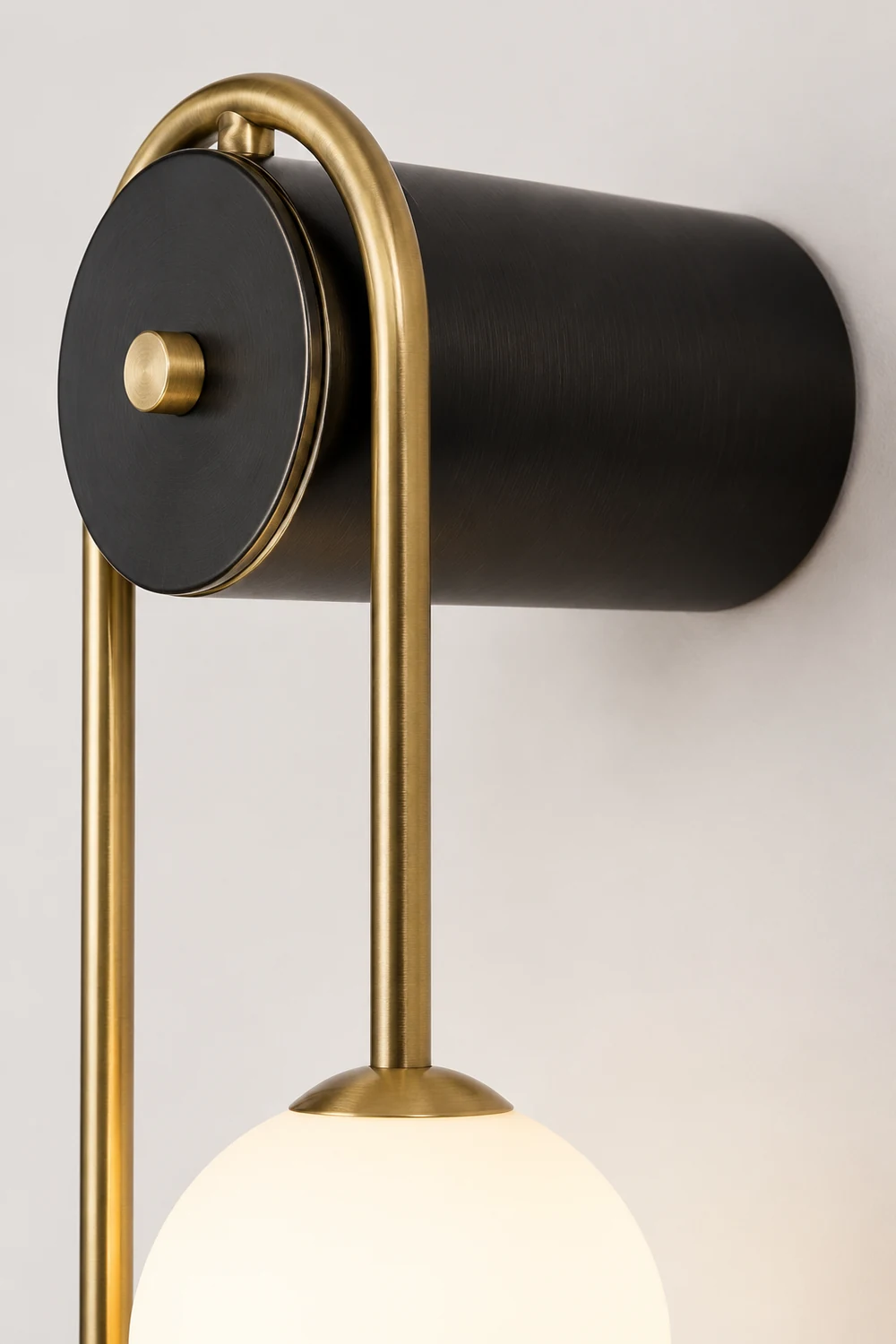 Brass Arc Wall Light - Lumpaz