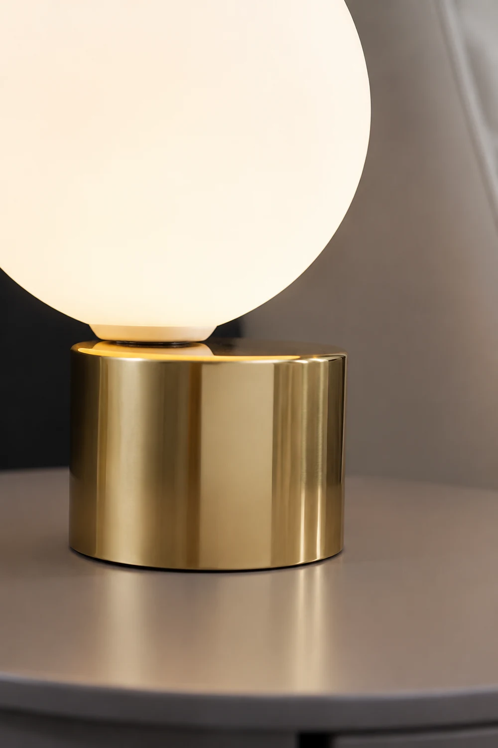 Tip of The Tongue Table Lamp - Lumpaz