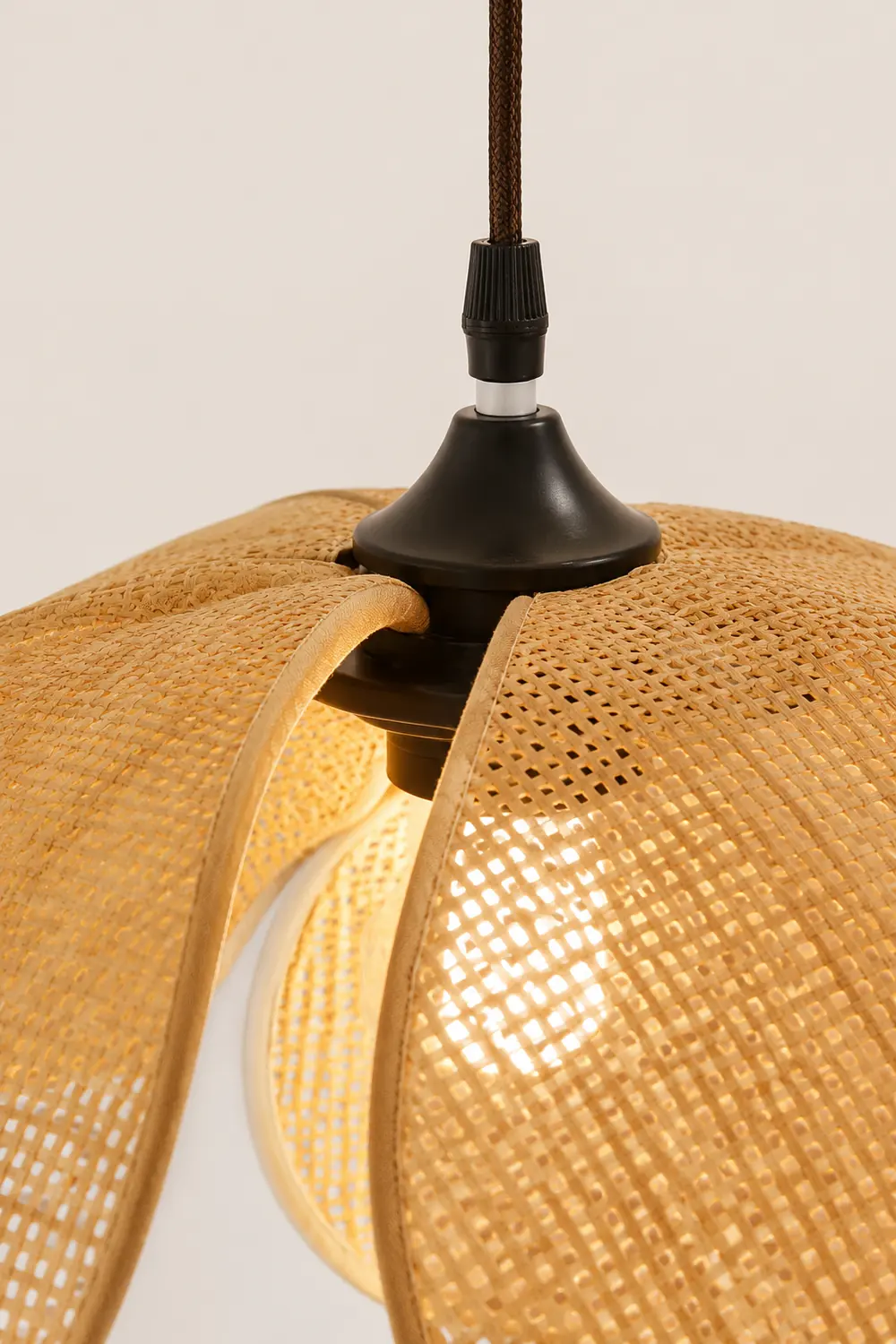 Rattan Petal Rustic Lamp Shade Pendant Light - Lumpaz