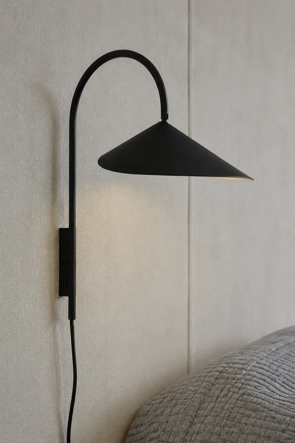 Modern Arum Creative  Wall Lamp For Bedroom - Lumpaz