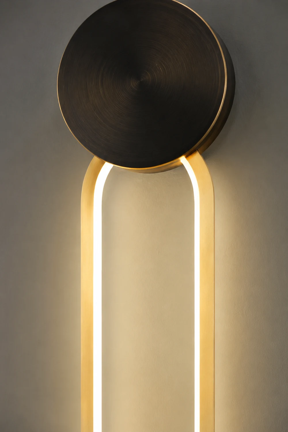 Simple Elliptical Wall Sconce - Lumpaz