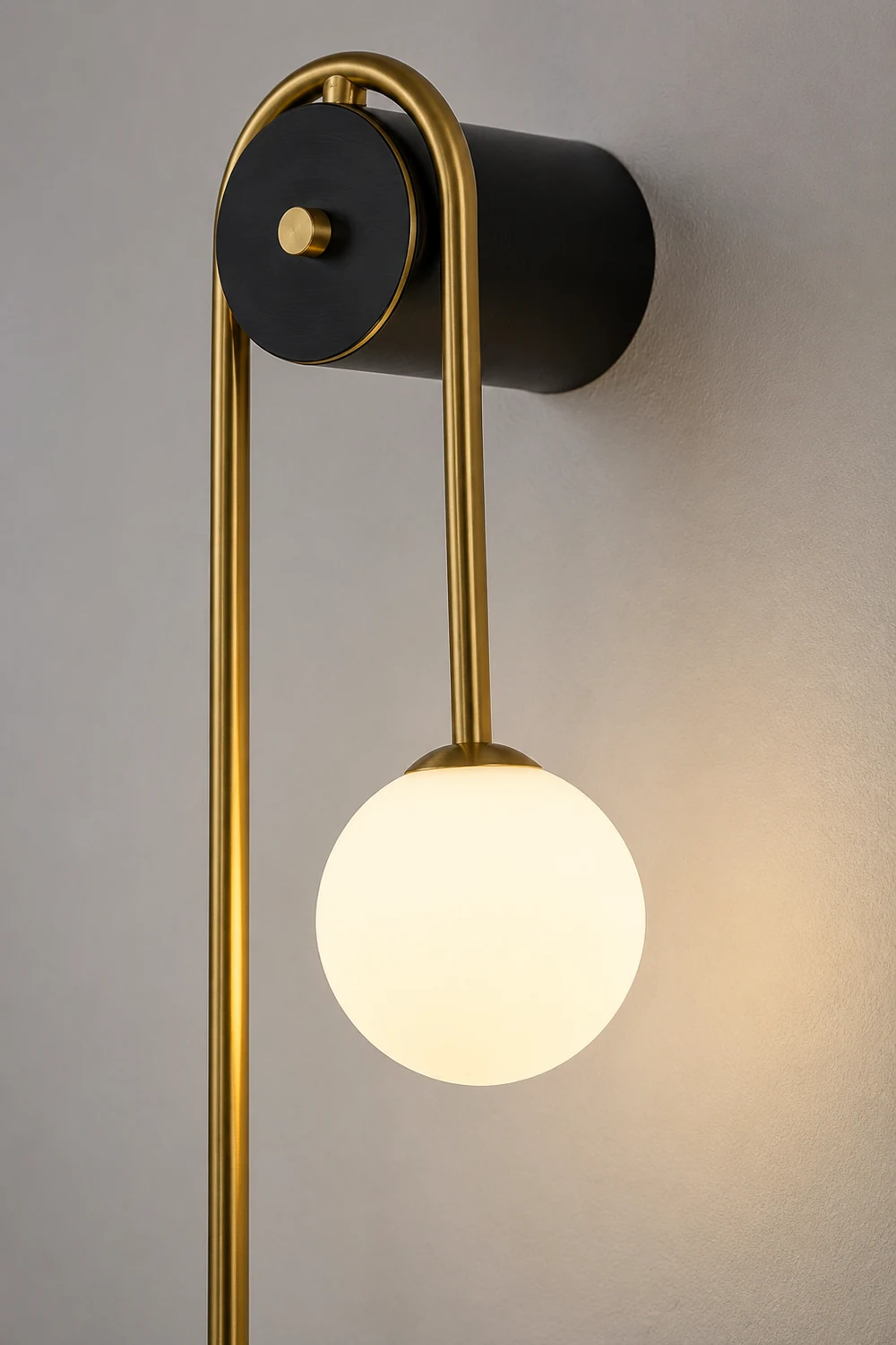 Brass Arc Wall Light - Lumpaz