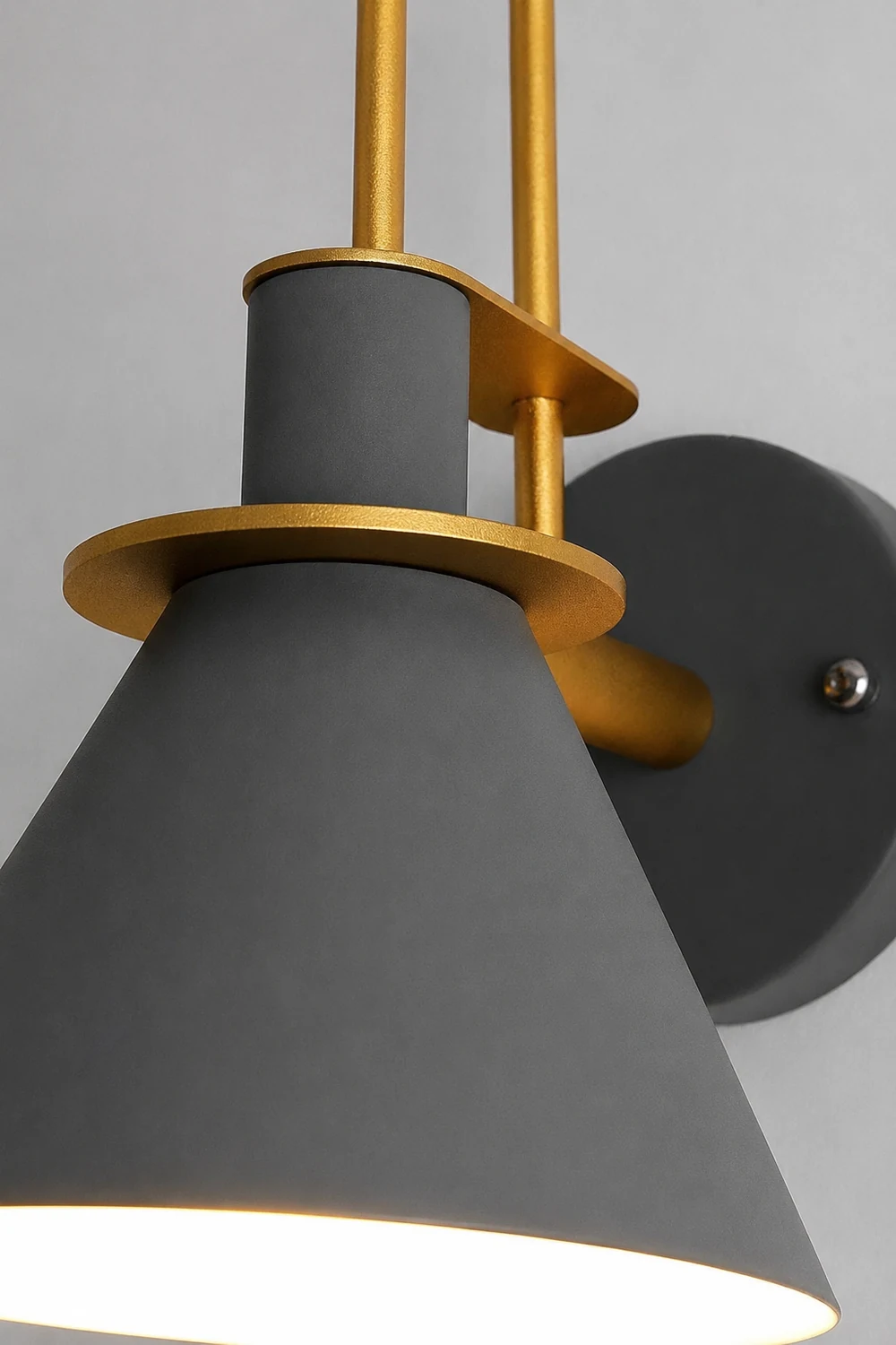 Nordic Metal Wall Sconce - Lumpaz