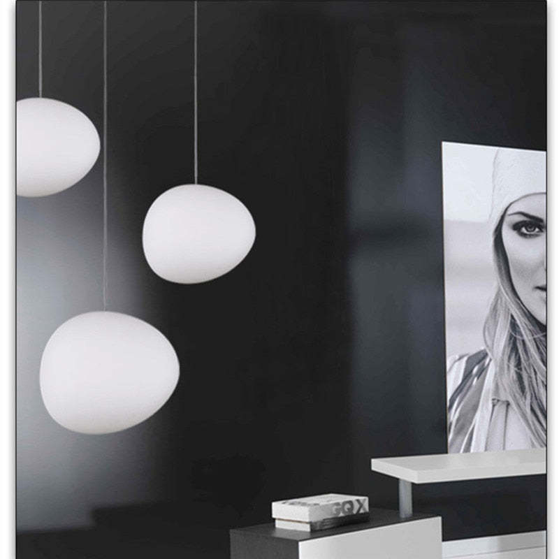 Hailie Pendelleuchte aus Glas in Eiform - Cueteks