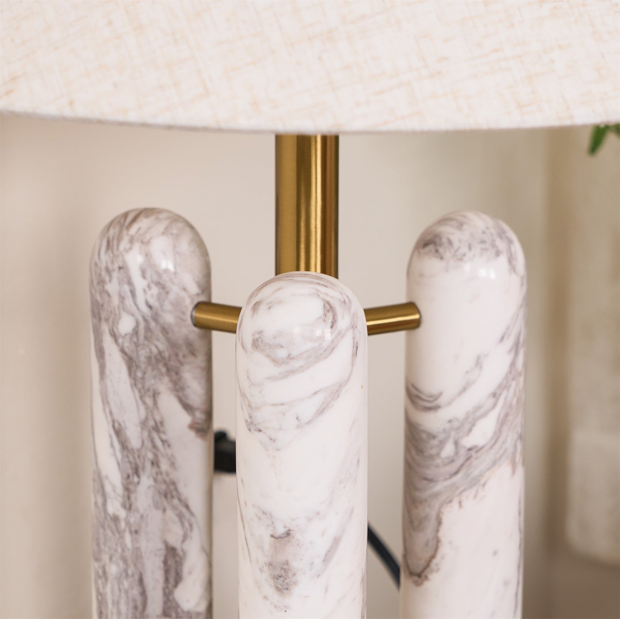 Lloyd Table Lamp - Cueteks