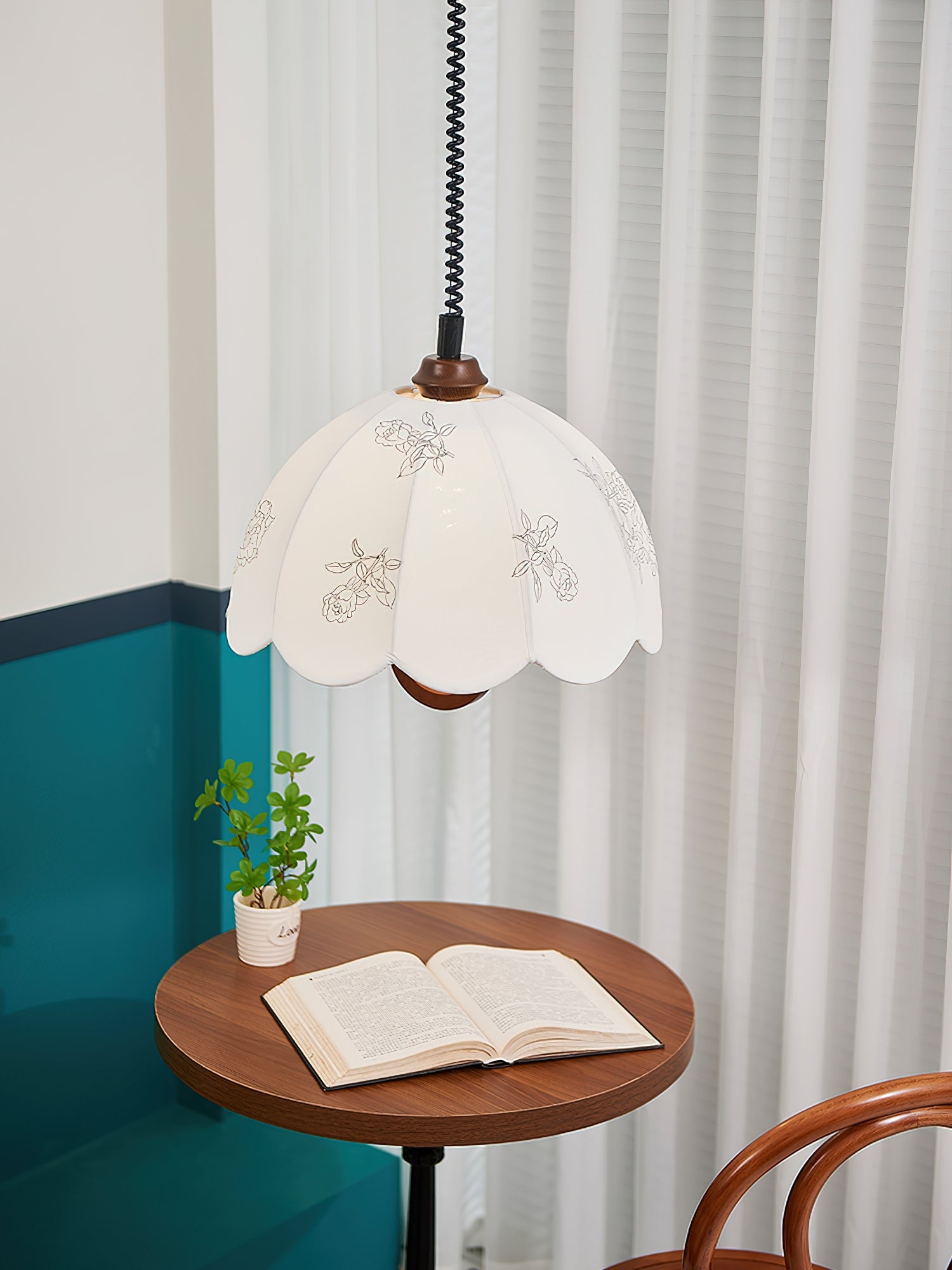 Floral Grace Pendant Lamp - Cueteks