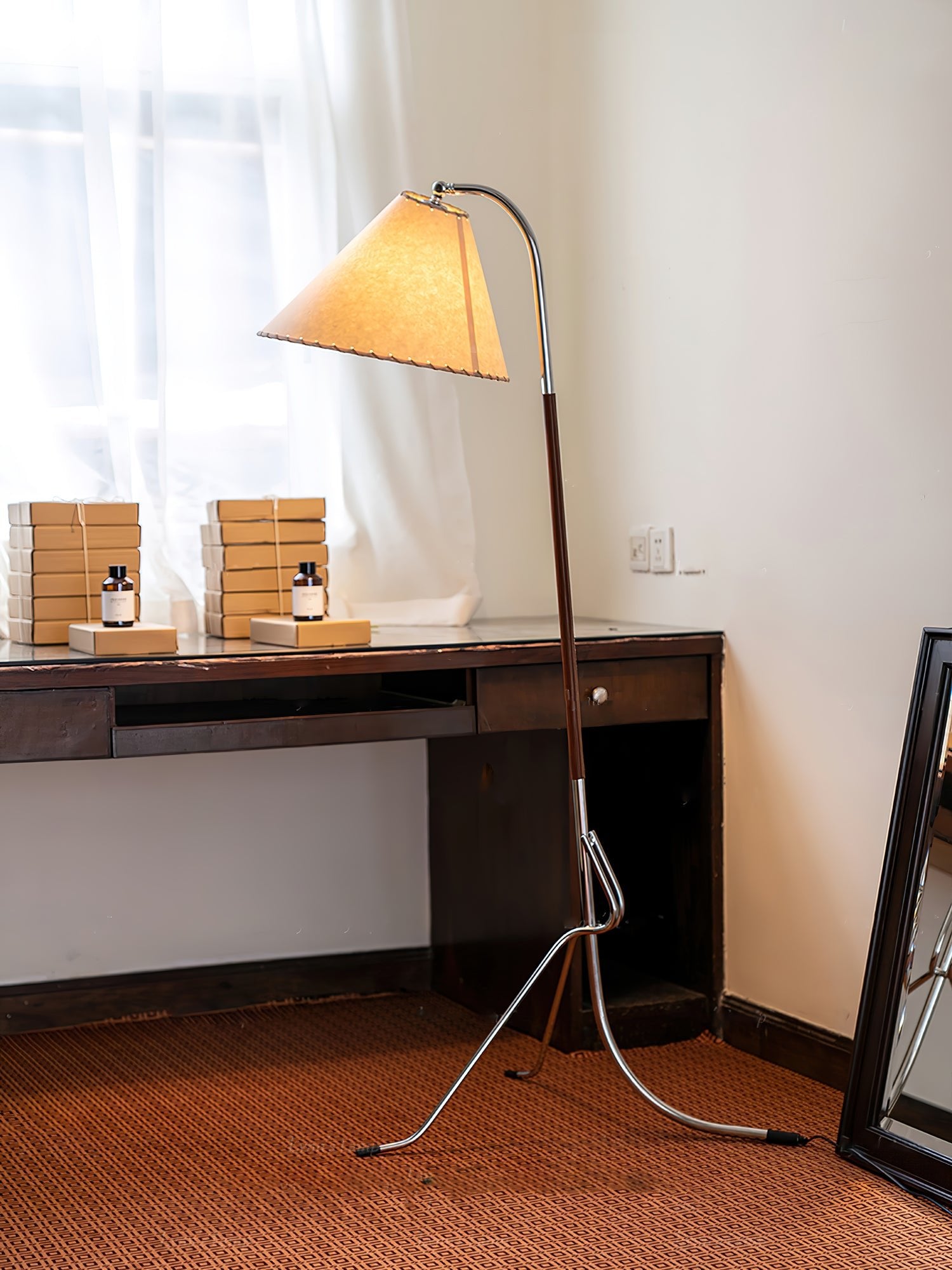 Tripod Arc Floor Lamp - Cueteks