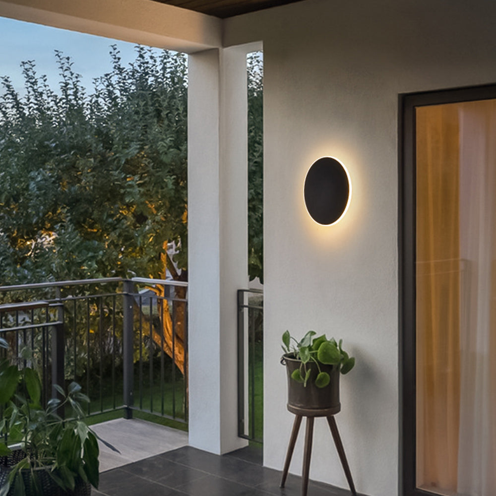 Minimalist Round Metal LED Outdoor Wall Light - Cueteks